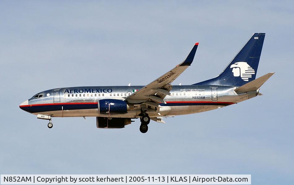 N852AM, 2004 Boeing 737-752 C/N 33787, love the wingelts !