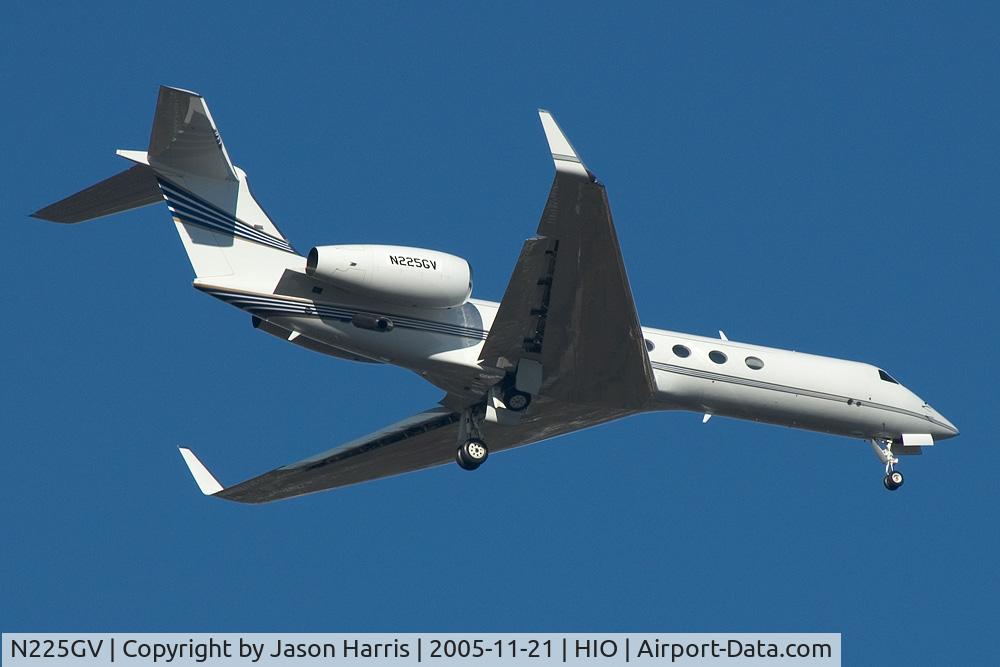 N225GV, 2002 Gulfstream G-V C/N 672, Troubleshooting flyby for stuck right main gear