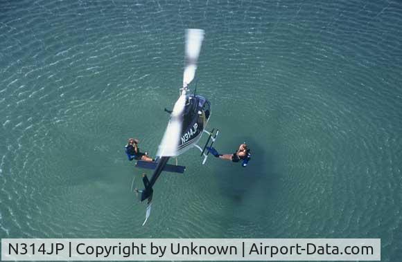 N314JP, 2004 Bell 407 C/N 53587, Divers exit N314jp