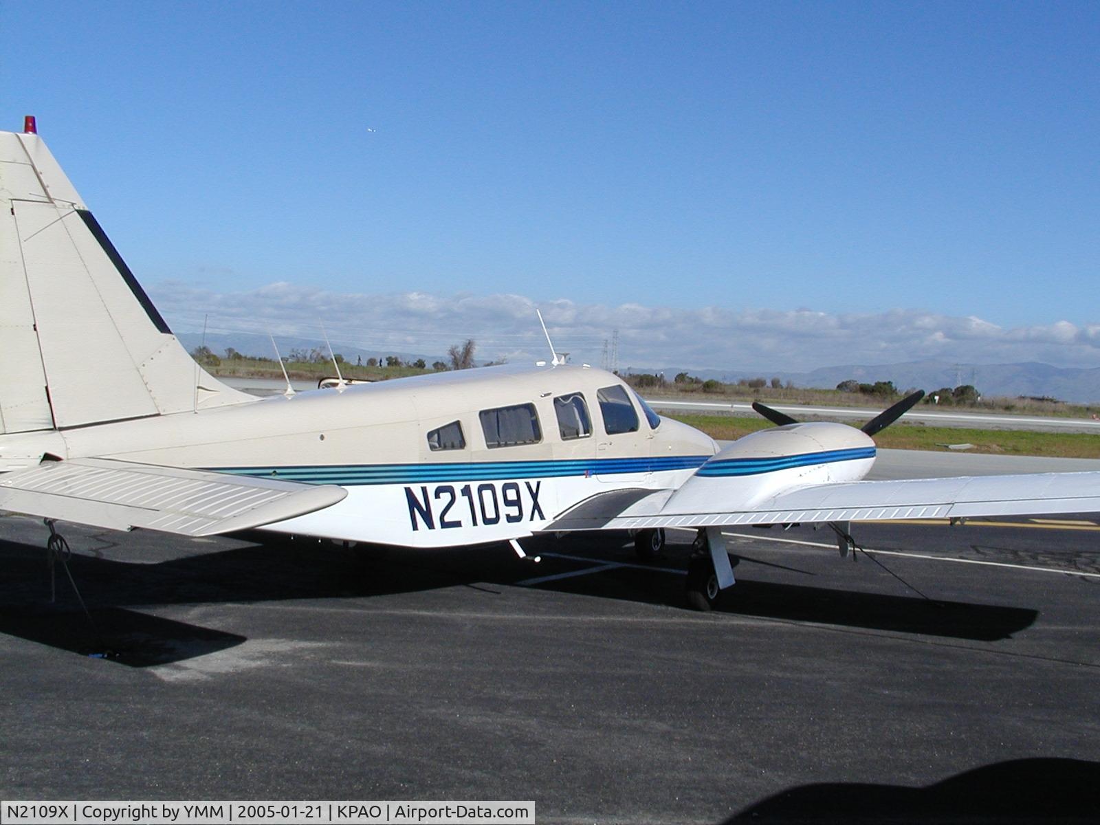 N2109X, 1979 Piper PA-34-200T C/N 34-7970176, Seneca II