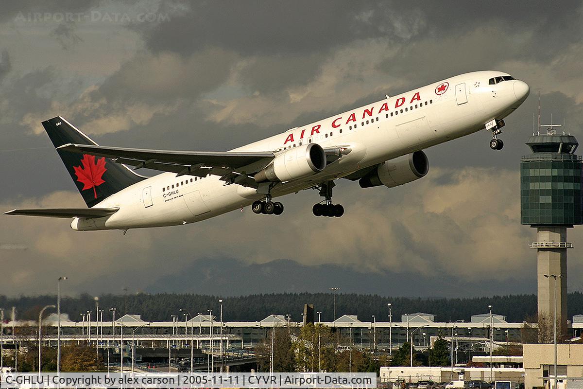 C-GHLU, 2001 Boeing 767-333 C/N 30851, great day for contrast