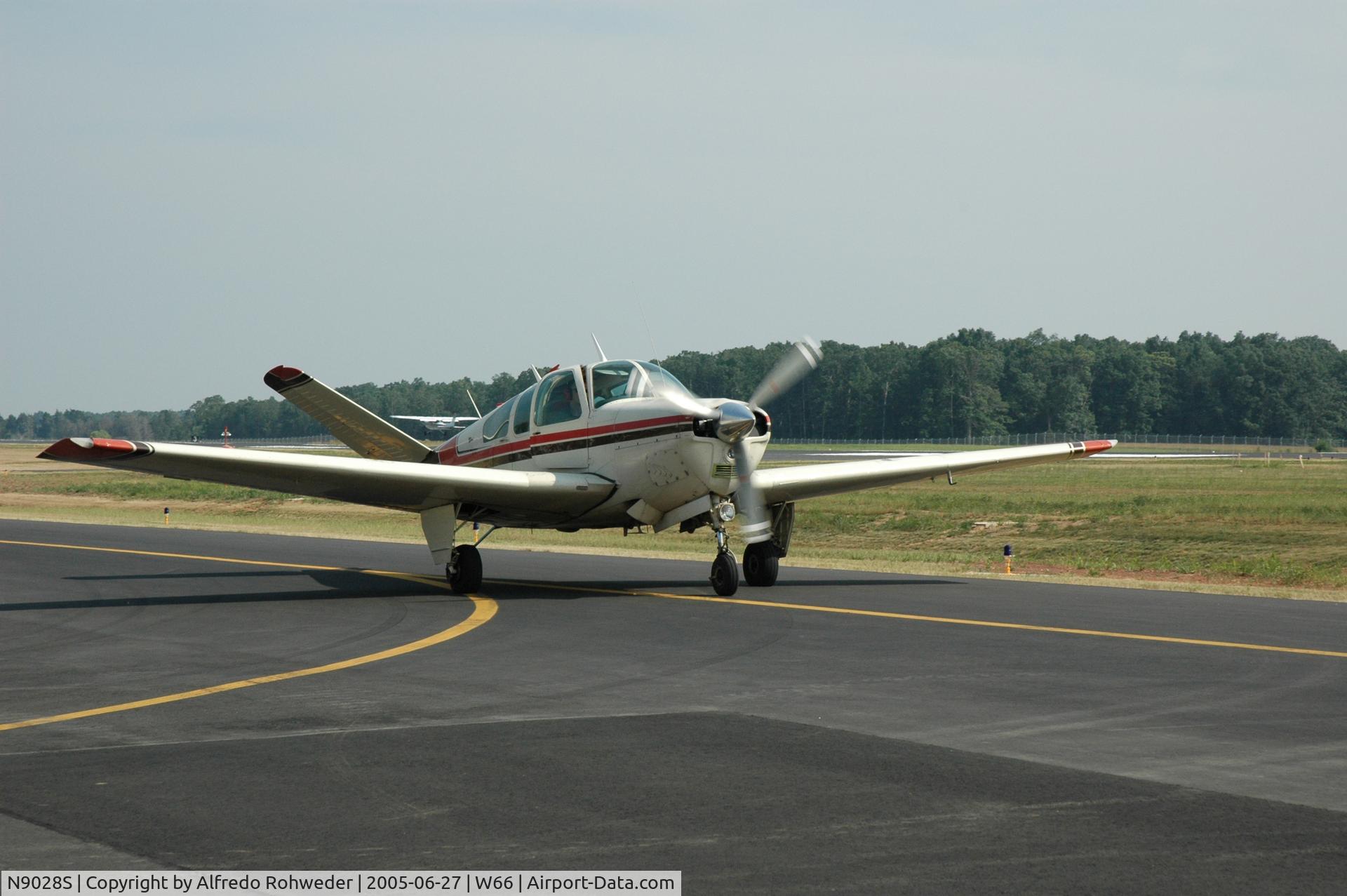 N9028S, 1965 Beech S35 Bonanza C/N D-7952, N9028S @ W66