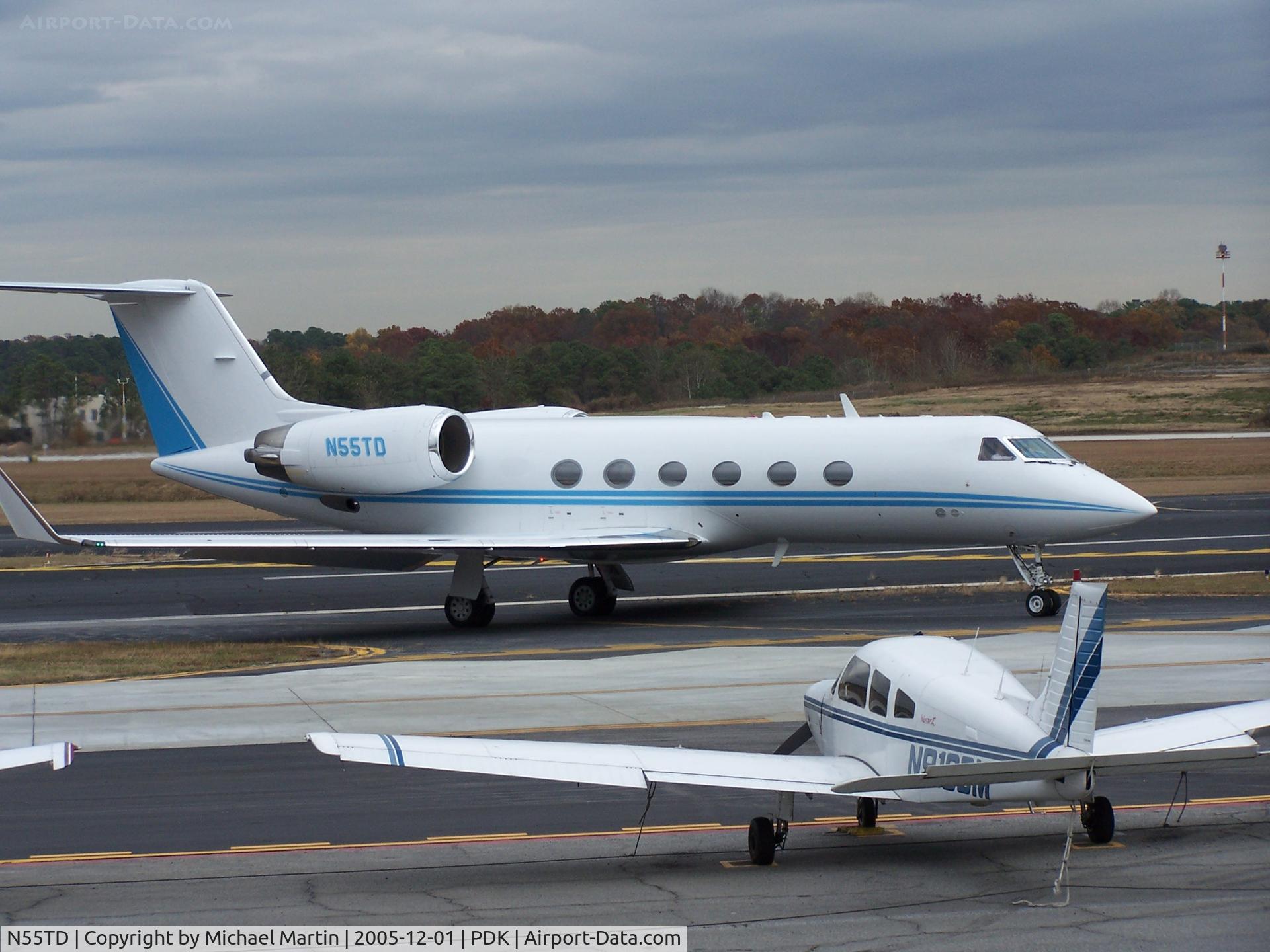 N55TD, 1990 Gulfstream Aerospace G-IV C/N 1131, Taxing to Runway 2L