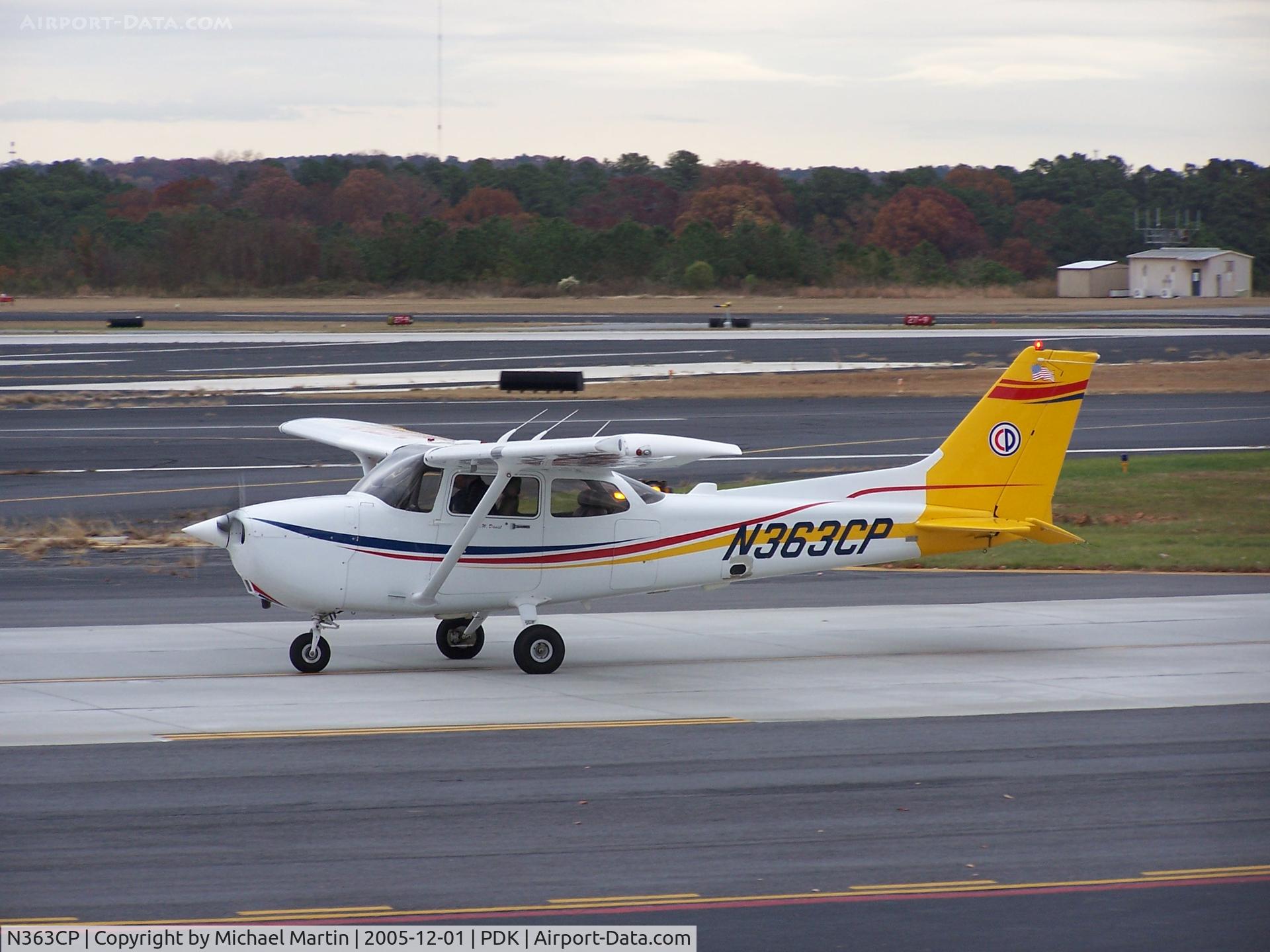 N363CP, 2000 Cessna 172S C/N 172S8382, Taxing to Epps Air Service