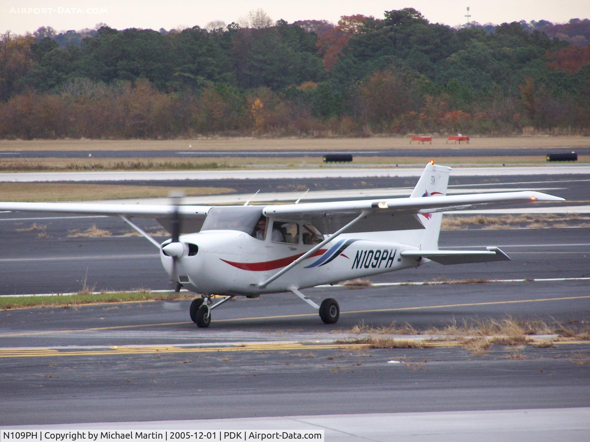 N109PH, 1999 Cessna 172R C/N 17280802, Student Pilot with successful landing