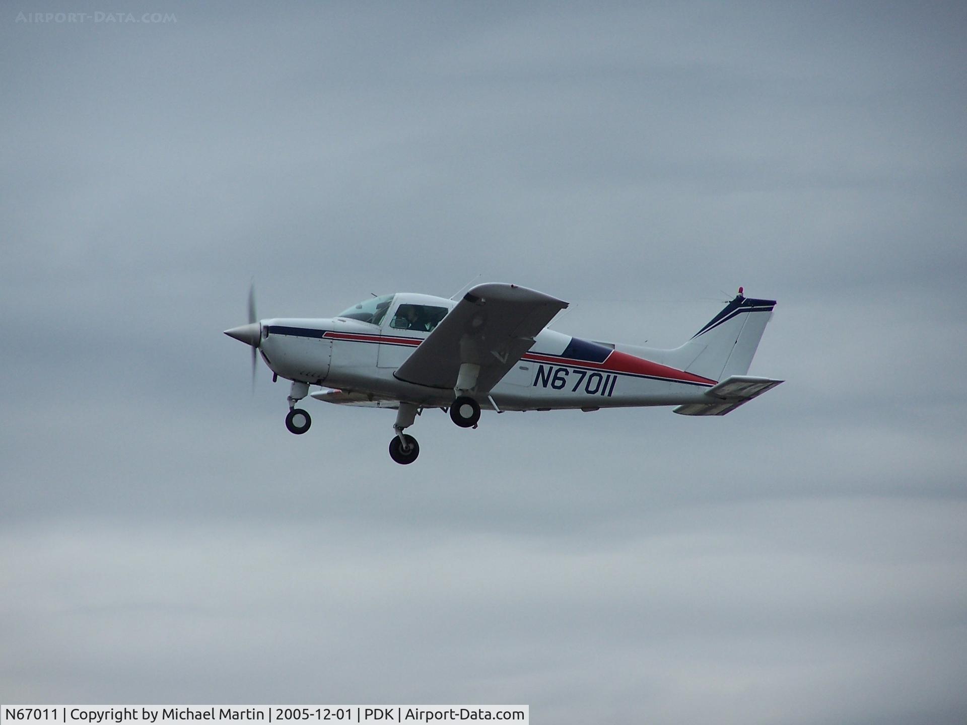 N67011, Beech C23 Sundowner 180 Sundowner 180 C/N M-2228, Takeoff from 2R