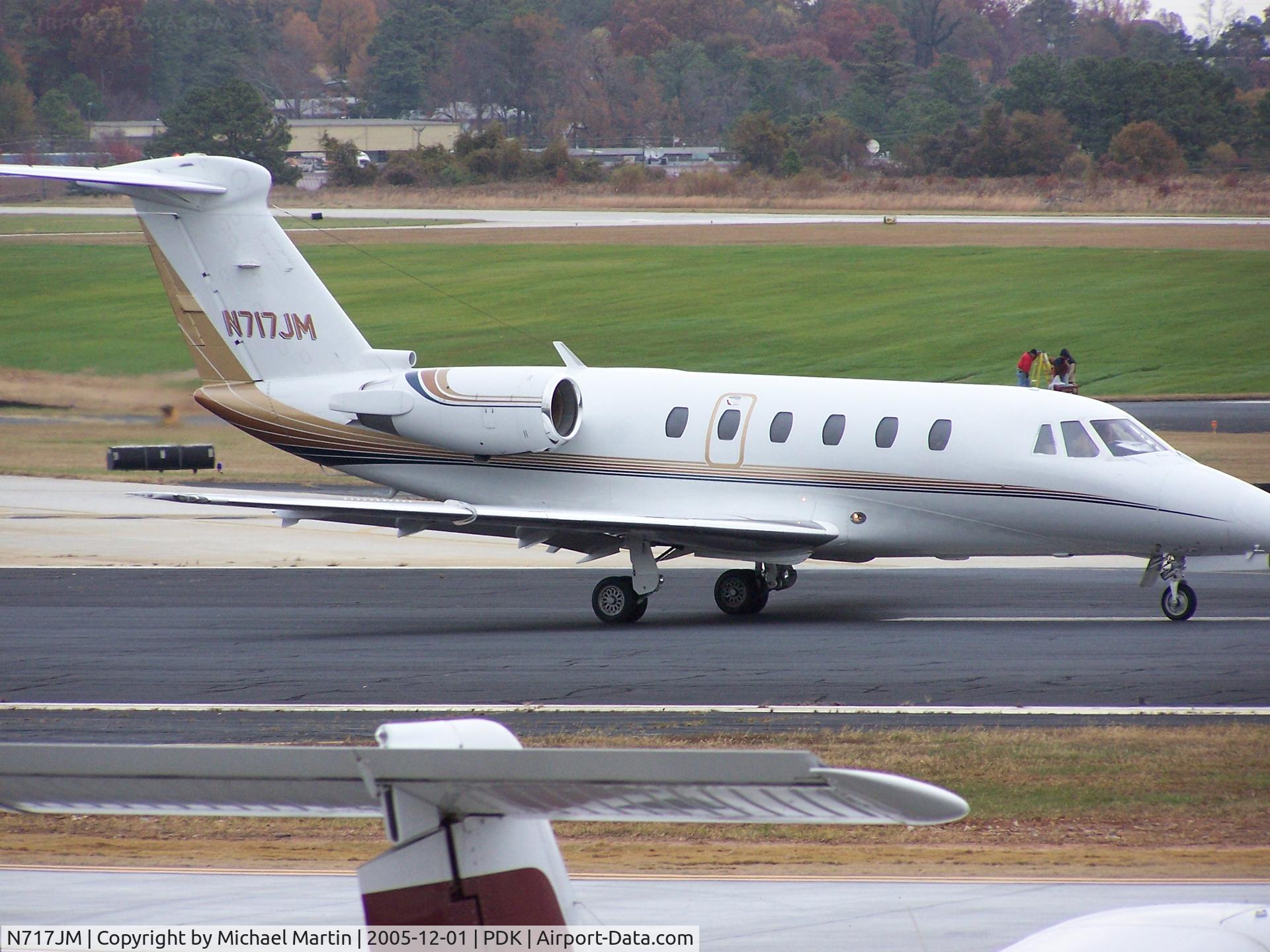 N717JM, 1987 Cessna 650 C/N 650-0138, Taxing to Runway 2R