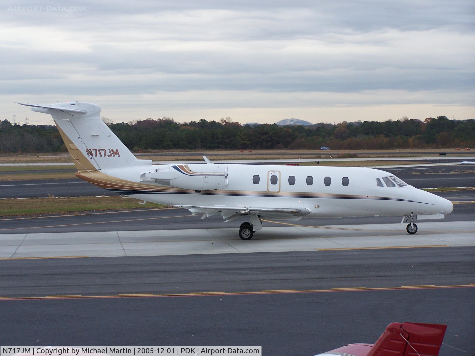 N717JM, 1987 Cessna 650 C/N 650-0138, Taxing to Runway 2R