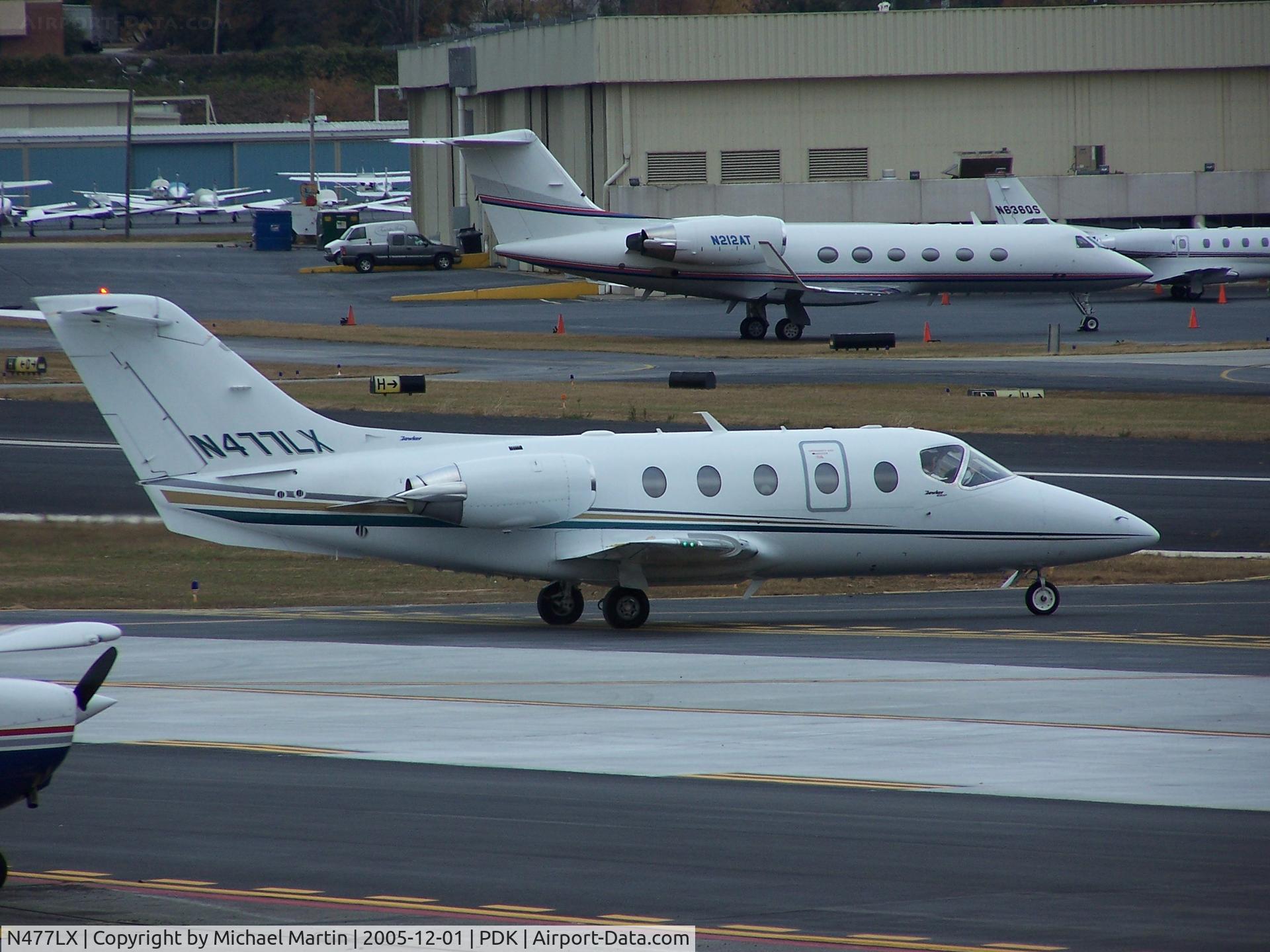 N477LX, 2004 Raytheon Beechjet 400A C/N RK-377, Taxing to Runway 20L