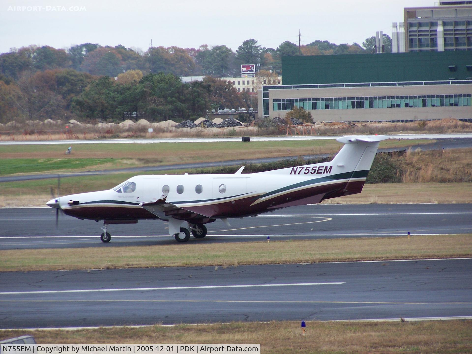 N755EM, 2005 Pilatus PC-12/45 C/N 661, Taxing to Epps Air Service
