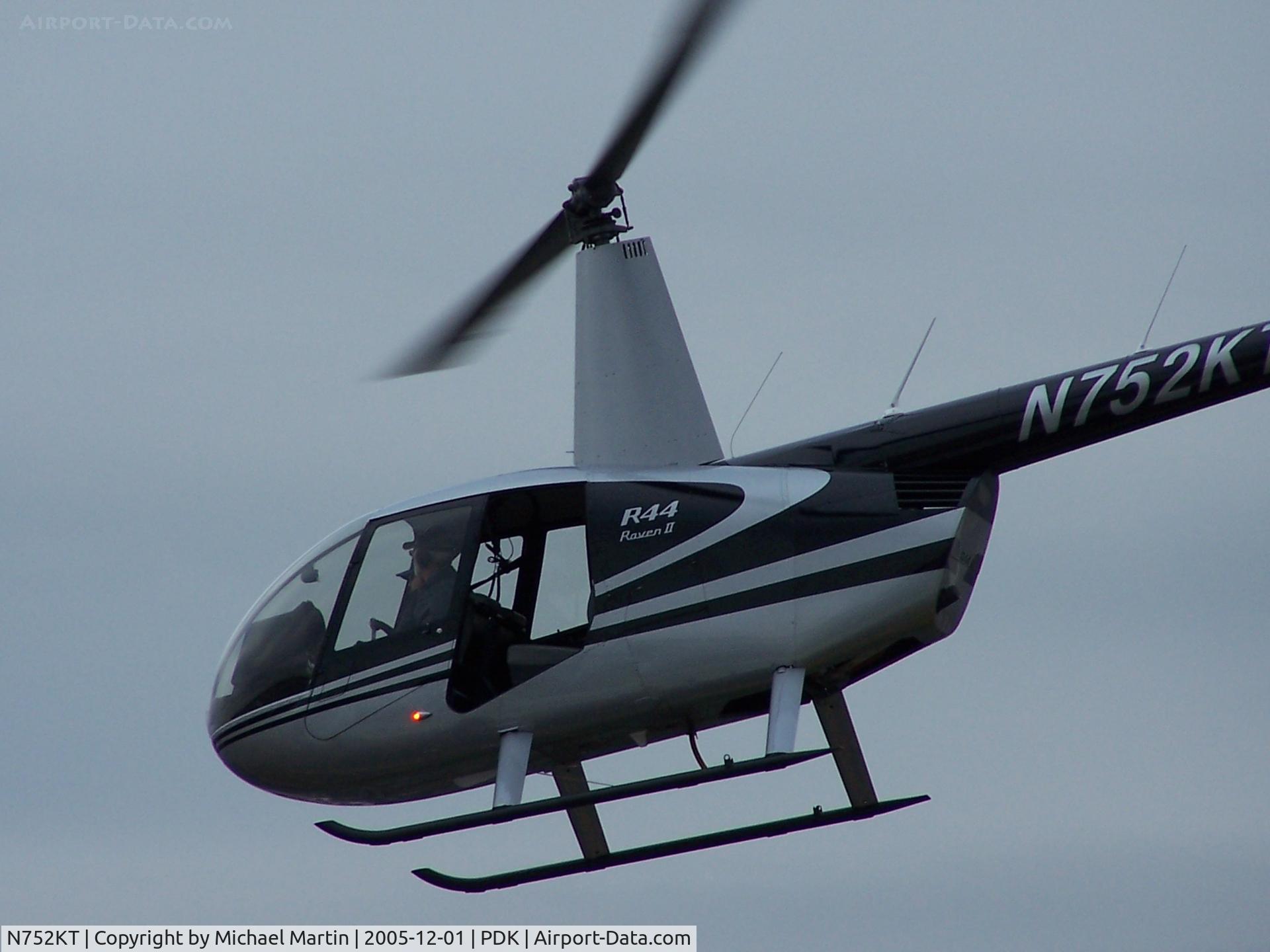 N752KT, 2006 Robinson R44 II C/N 11347, Just after dropping off passenger at Mercury Air Center