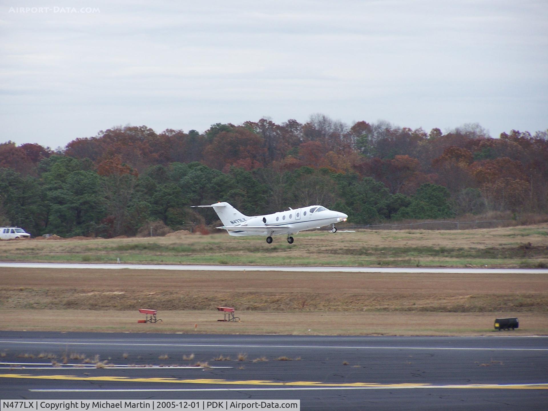 N477LX, 2004 Raytheon Beechjet 400A C/N RK-377, Takeoff from 20L