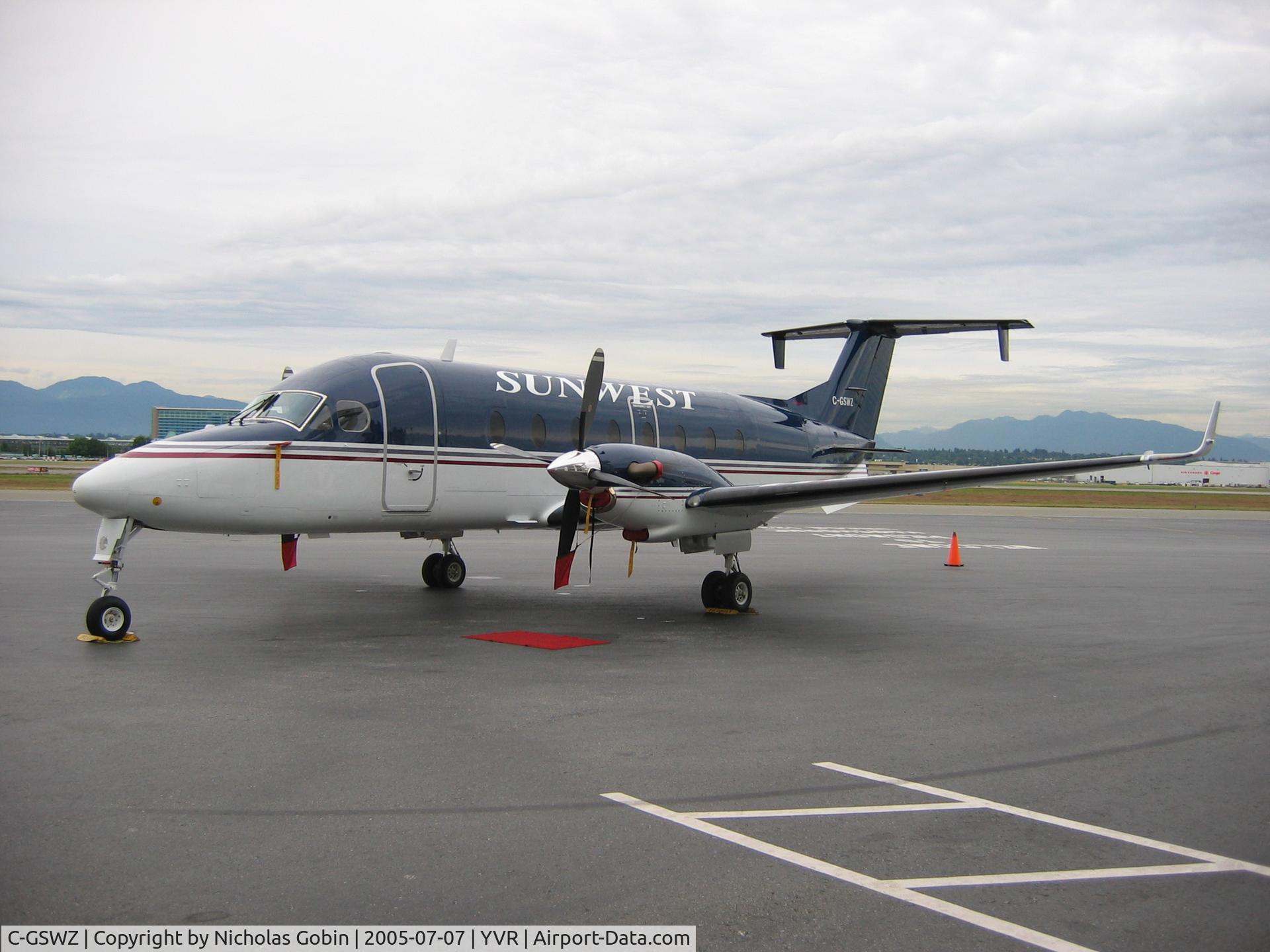 C-GSWZ, 1998 Beech 1900D C/N UE-337, Beechcraft 1900 D on the ramp at Vancouver International Airport