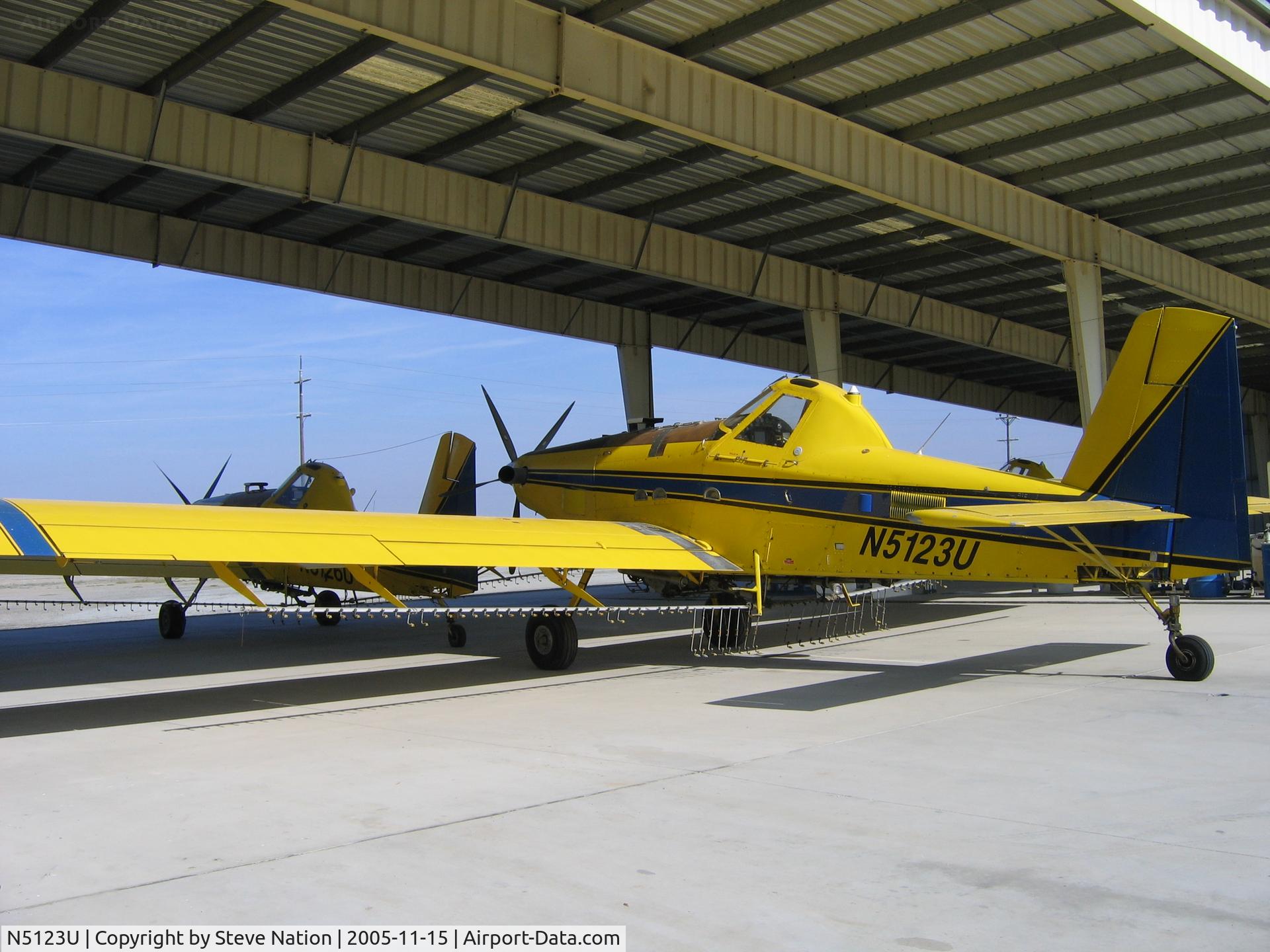 N5123U, 1997 Air Tractor Inc AT-802A C/N 802A-0053, Blair Air Service 1997 Air Tractor AT-802 (as sprayer) south of Lemoore, CA