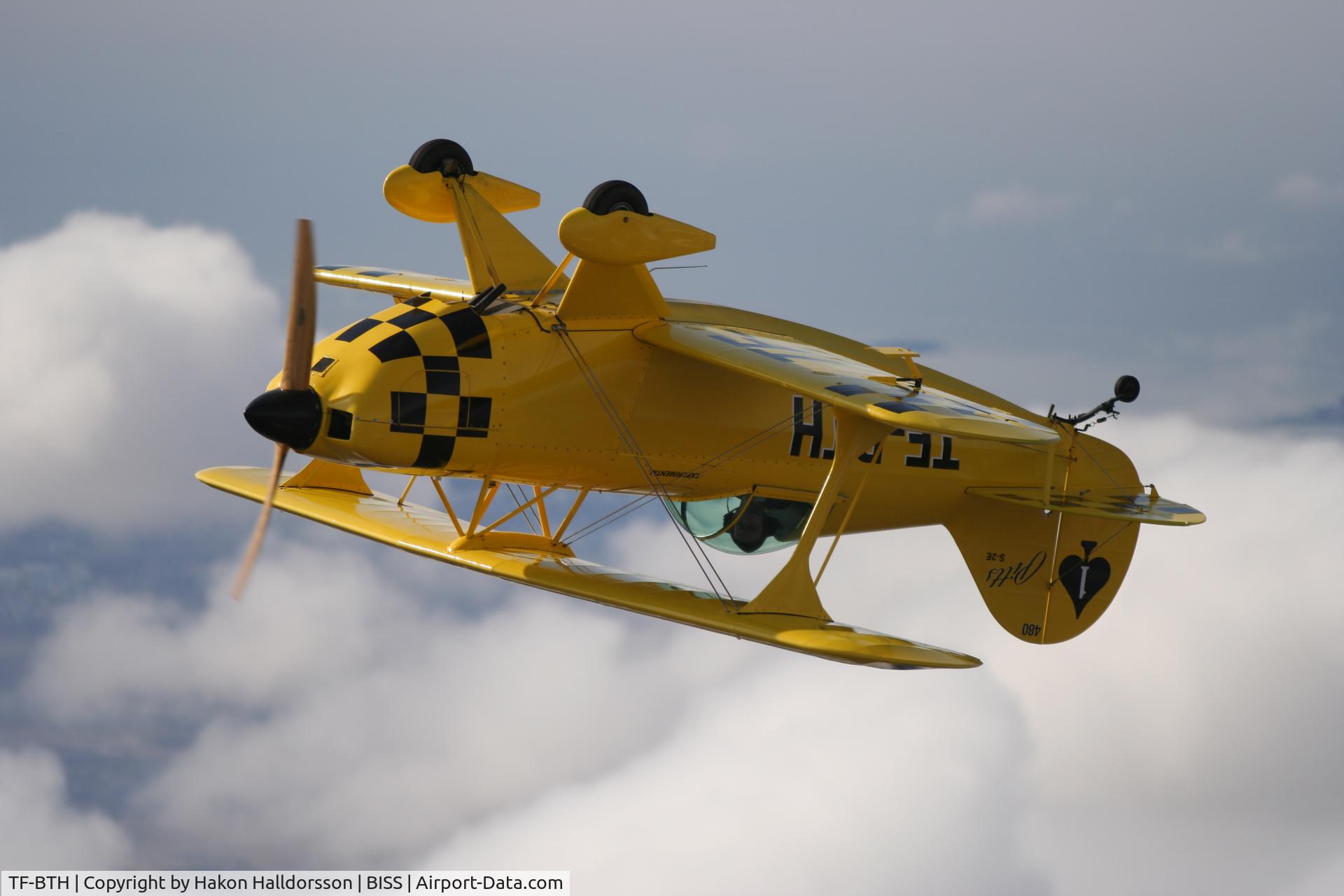 TF-BTH, 1985 Pitts S-2E Special C/N BTH-1, TF-BTH inverted over Sandskeid, Iceland