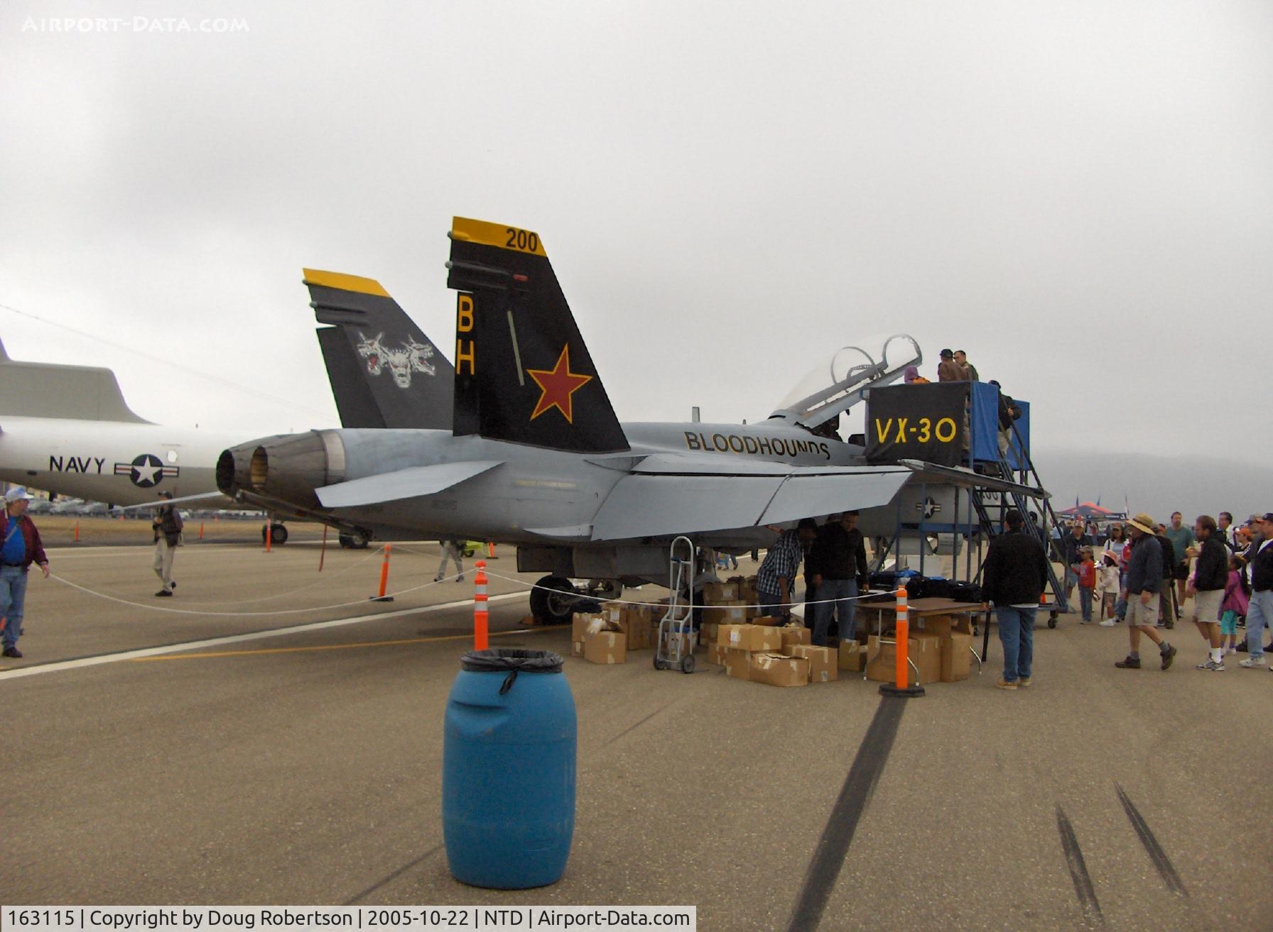 163115, McDonnell Douglas F/A-18B Hornet C/N 0511/B088, Boeing-Northrop F/A-18B HORNET of VX-30 Bloodhounds, side #200