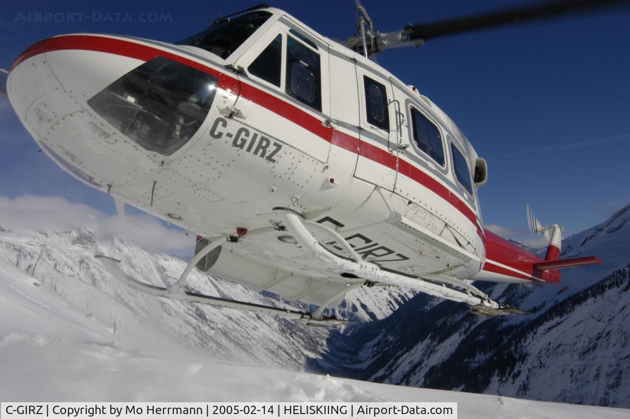 C-GIRZ, 1974 Bell 212 C/N 30622, Heliskiing