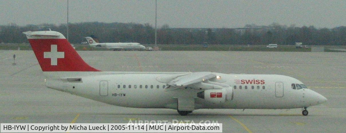 HB-IYW, 1999 British Aerospace Avro 146-RJ100 C/N E3359, Foggy morning in Munich