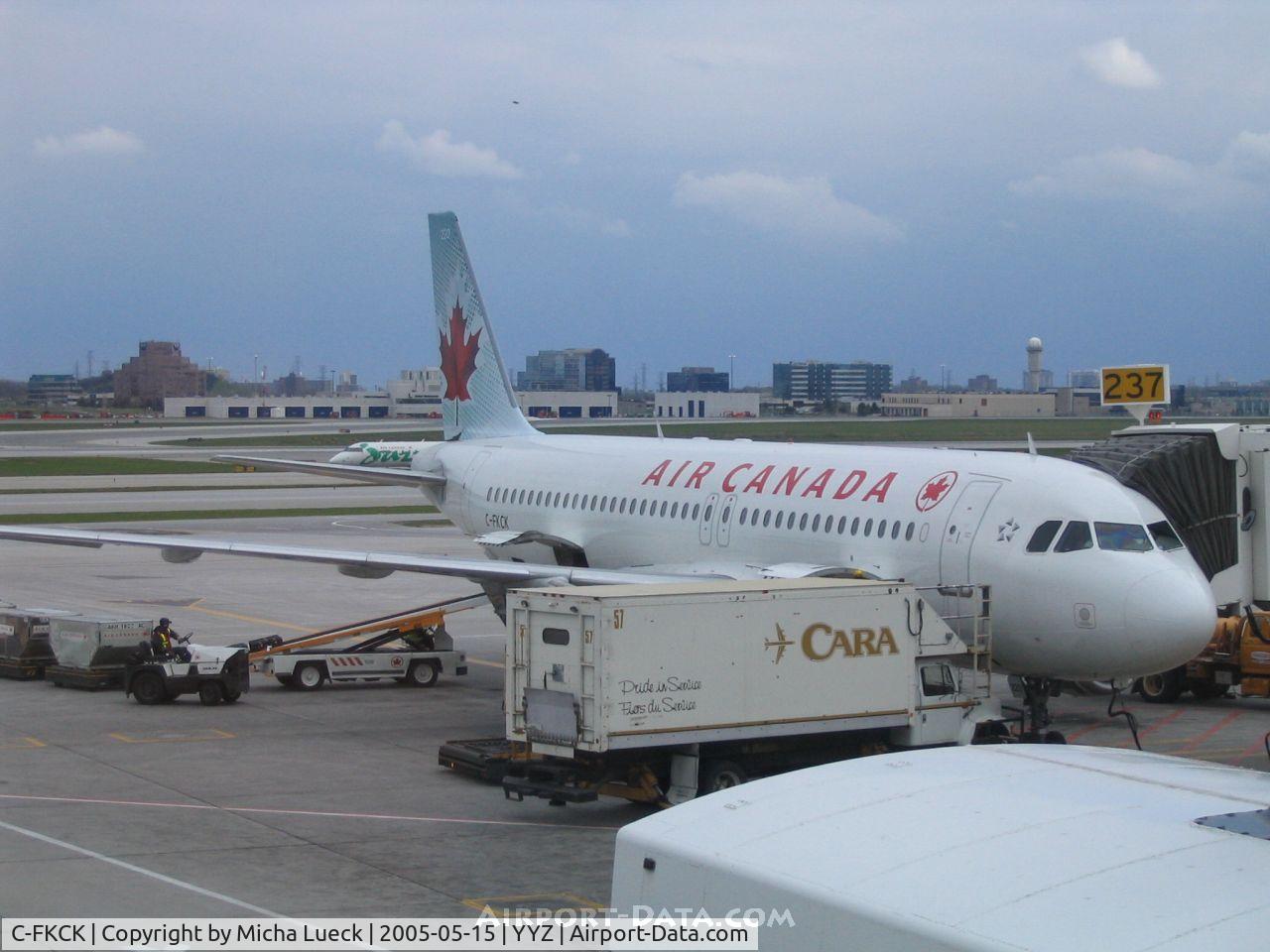 C-FKCK, 1991 Airbus A320-211 C/N 265, waiting for departure to San Francisco