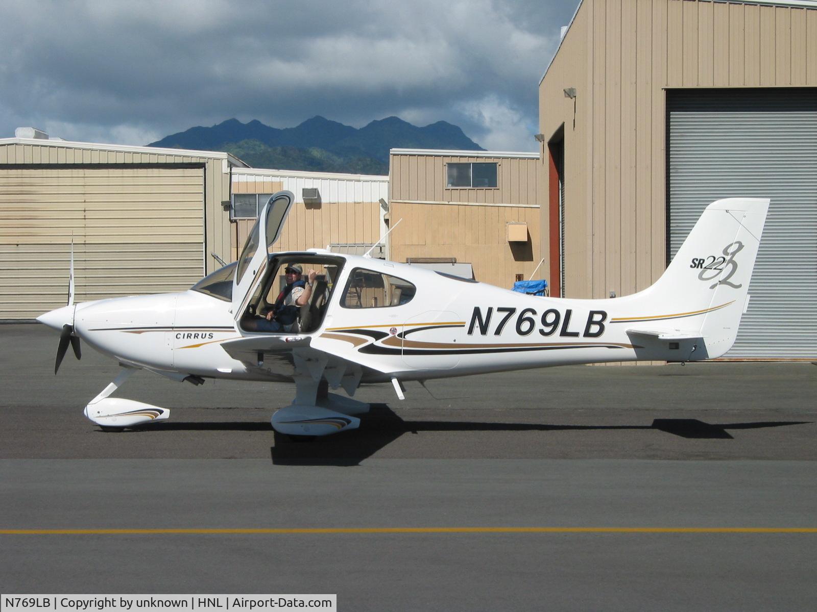 N769LB, 2004 Cirrus SR22 G2 C/N 0871, on the ramp in Honolulu