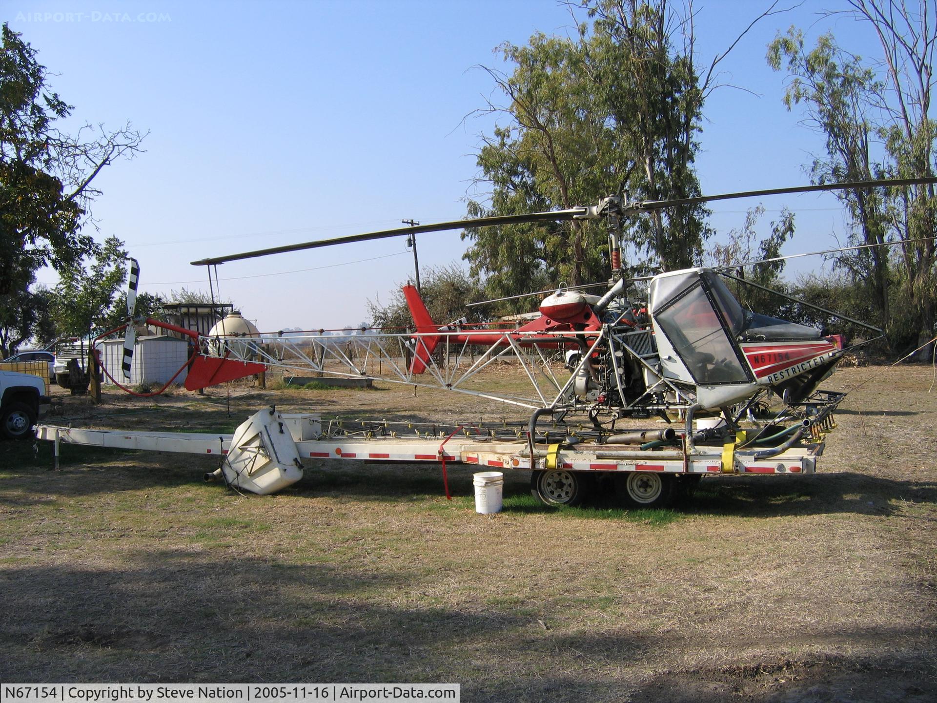 N67154, 1975 Bell OH-13H C/N 58-5377, Bettencourt FS highly modified 1958 Bell OH-13H used for crop spraying (near Merced, CA)