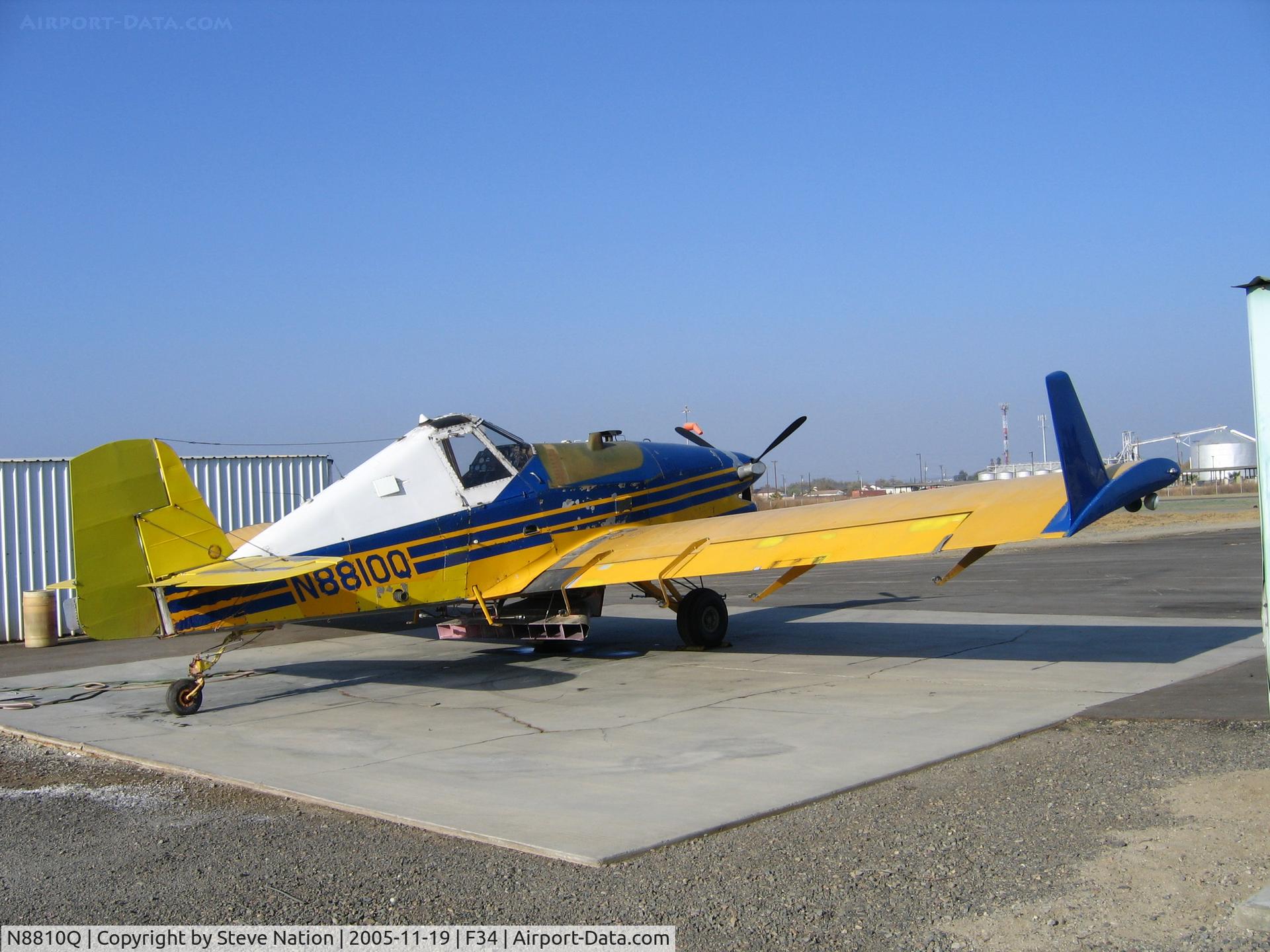 N8810Q, 1970 Aero Commander S2R C/N 1510R, ex-Vance FS 1970 Ayres S2R-T34rigged for dusting at Firebaugh, CA
