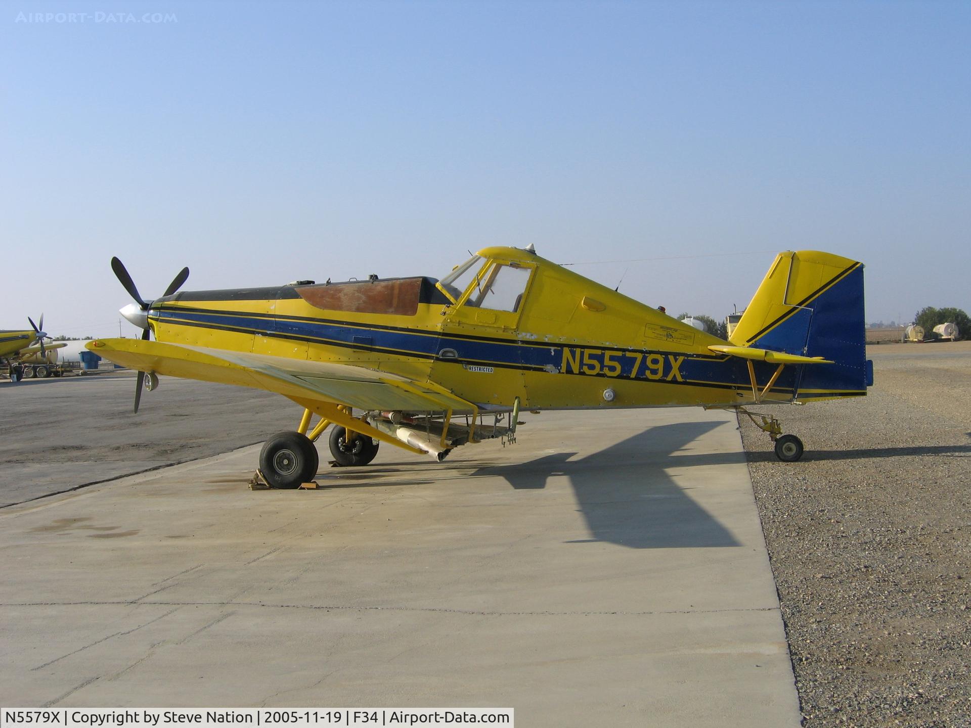 N5579X, 1973 Aero Commander S2R C/N 1779R, portside shot of 1973 Pacific Ag Services Ayres S2R-T34 rigged for dusting/spreading at Firebaugh, CA
