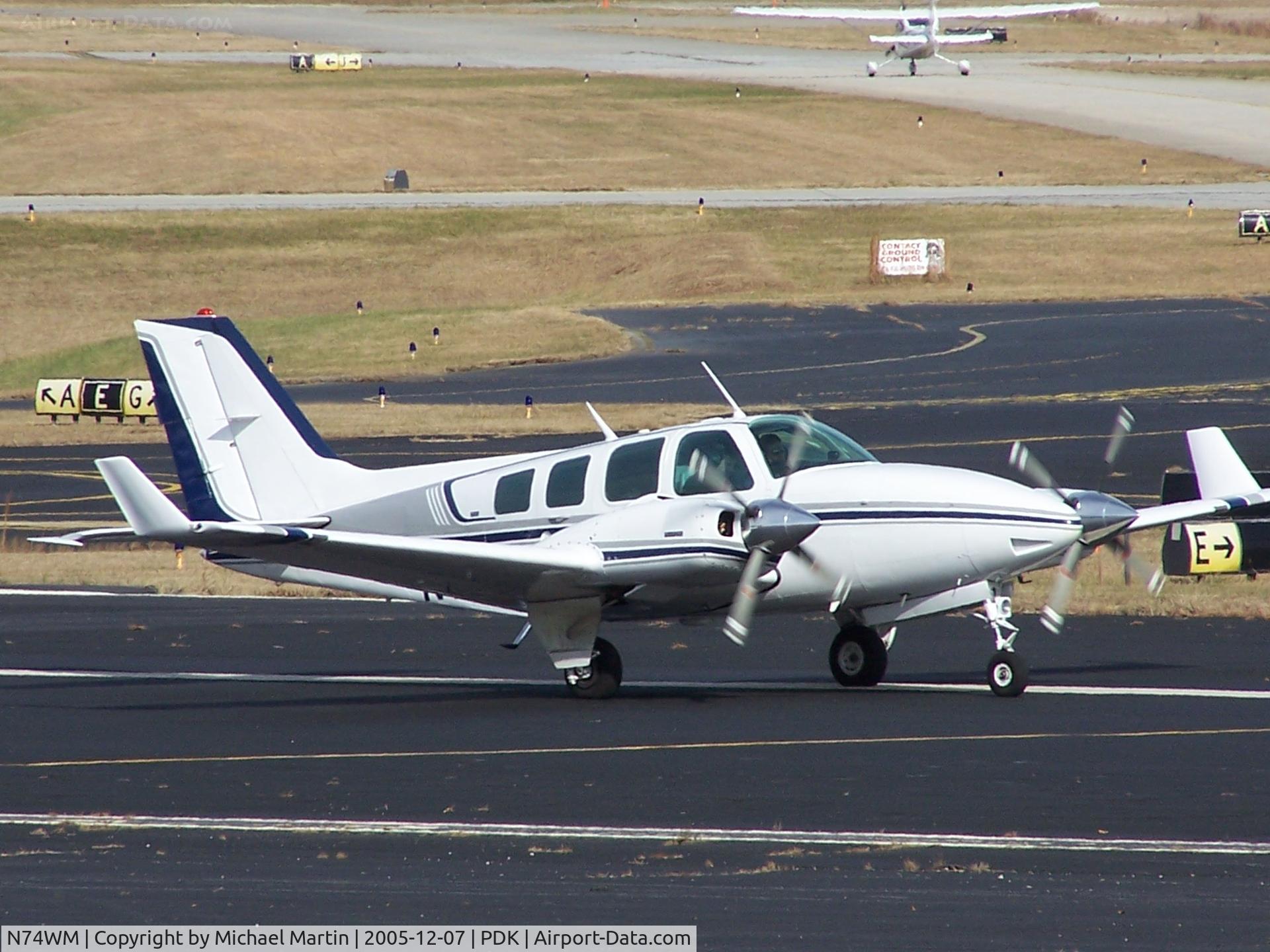 N74WM, 1975 Beech 58 Baron C/N TH-653, Taxing to Runway 2R