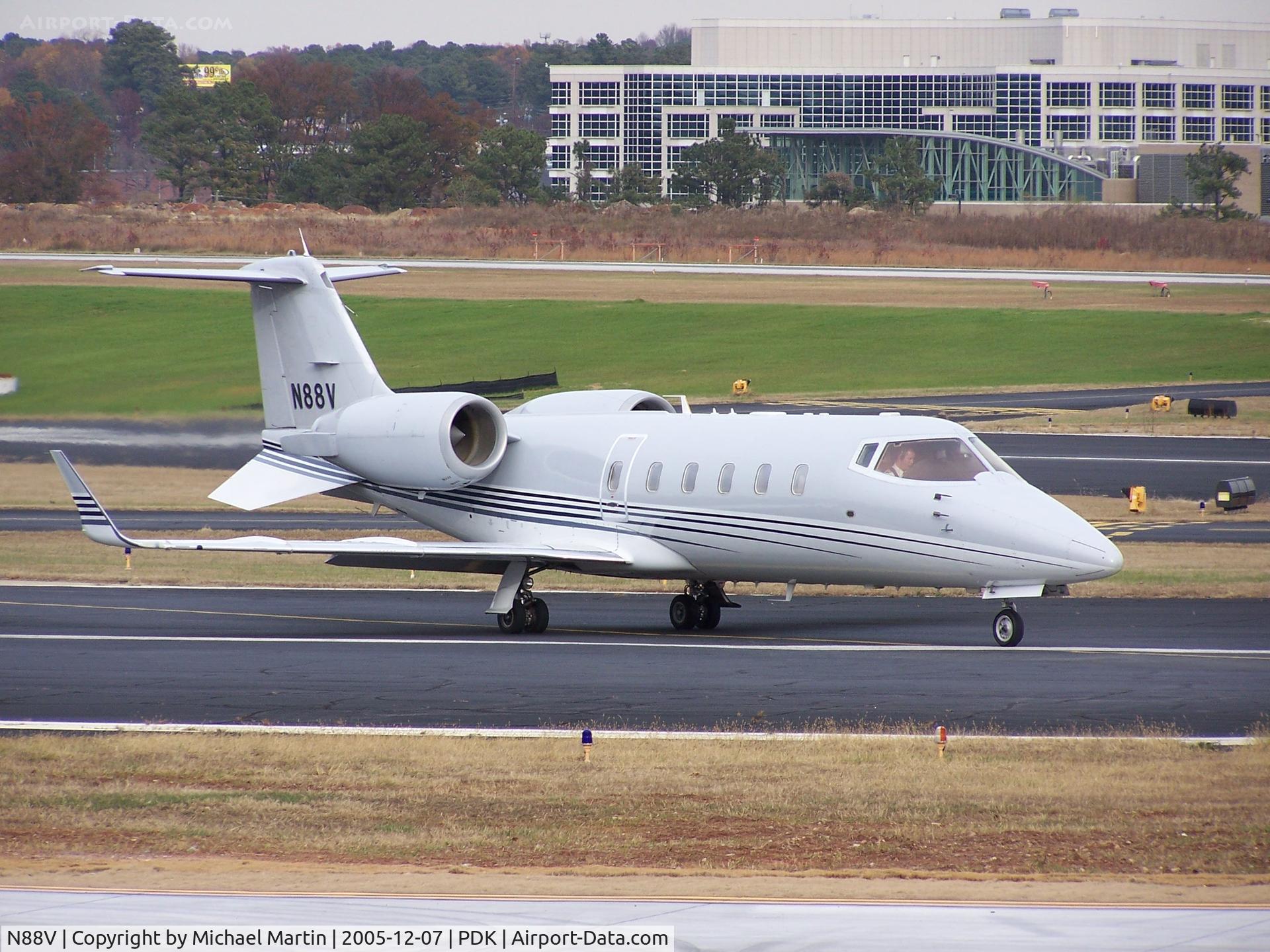 N88V, 1999 Learjet Inc 60 C/N 155, Taxing to Runway 2R