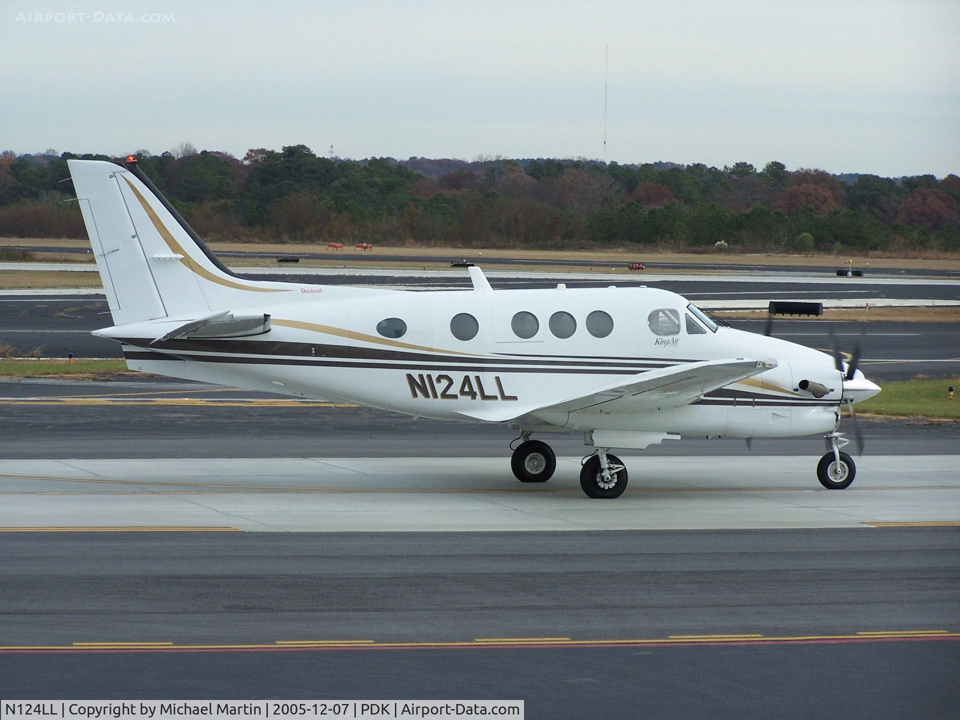 N124LL, Raytheon Aircraft Company C90A C/N LJ-1695, Taxing to Runway 2R