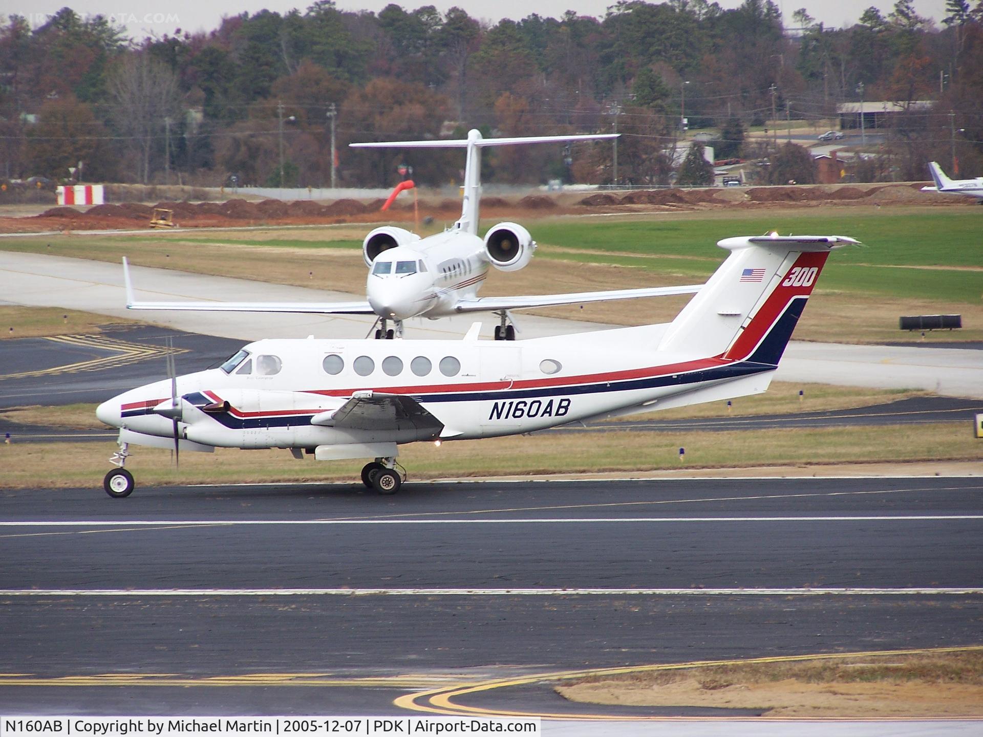 N160AB, 1991 Beech 300 C/N FA-216, Taxing to Epps Air Service