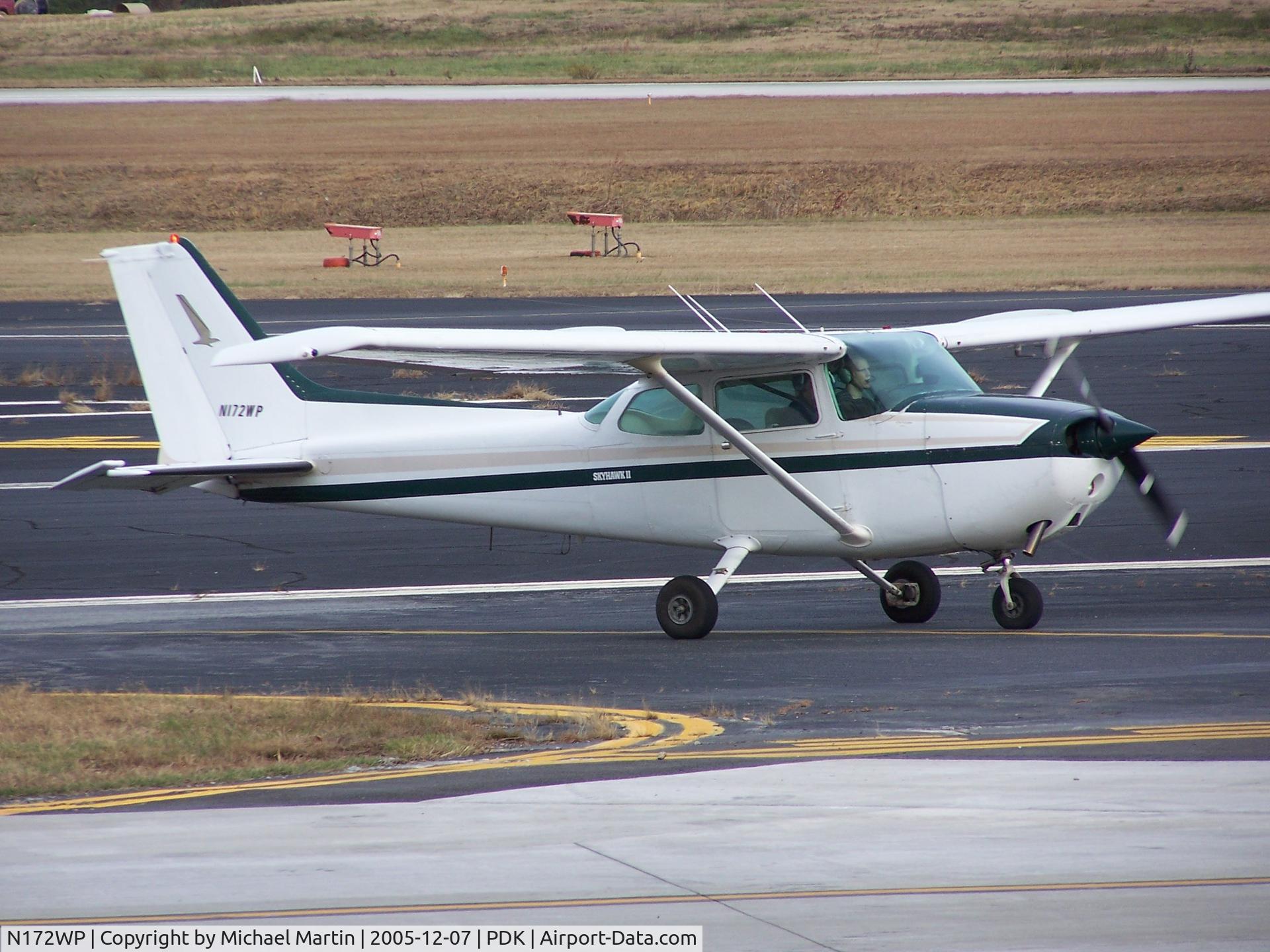N172WP, 1980 Cessna 172P C/N 17274521, Taxing to Runway 2L