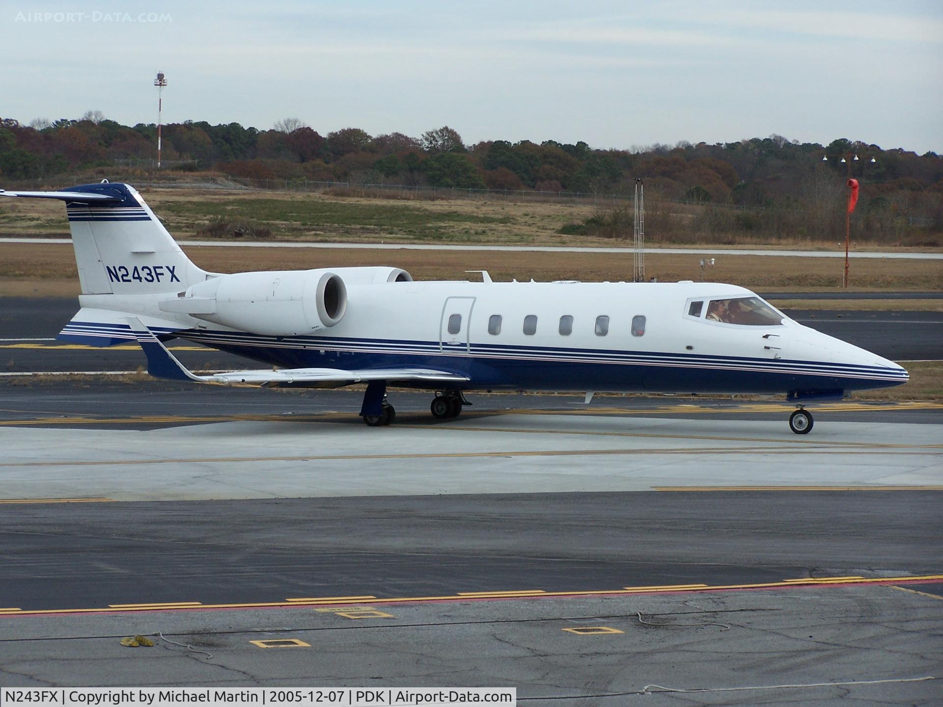 N243FX, 1999 Learjet 60 C/N 60-175, Taxing to Runway 2R