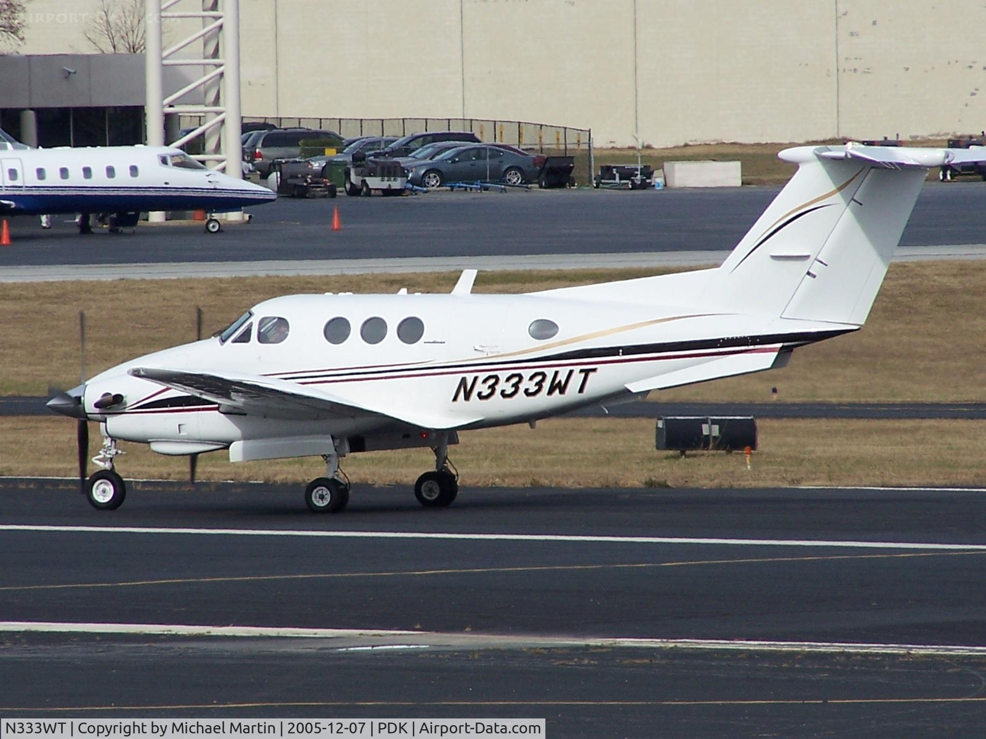 N333WT, 1980 Beech F90 King Air C/N LA-91, Taxing to Epps Air Service