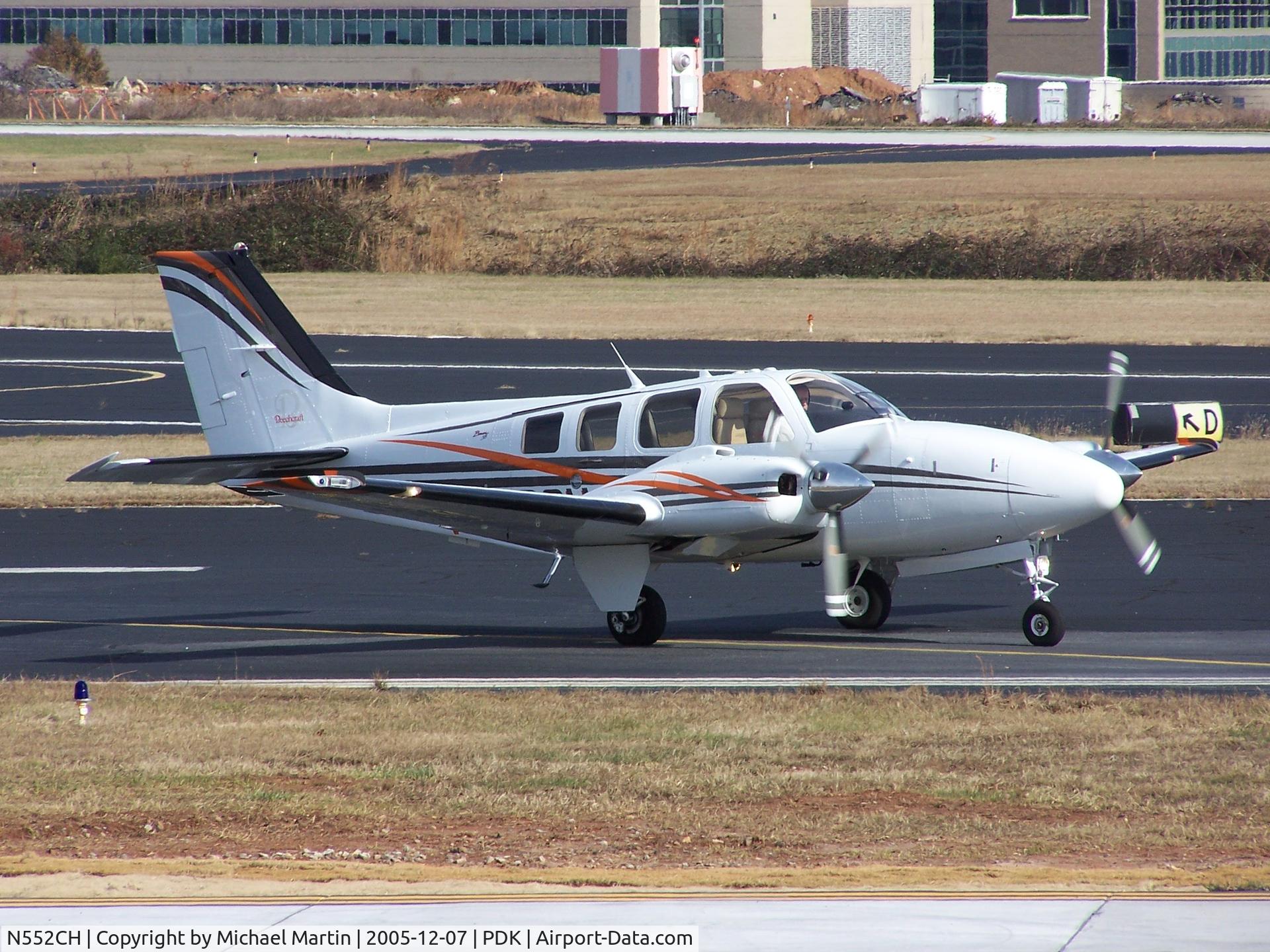 N552CH, Raytheon Aircraft Company 58 C/N TH-2083, Taxing to Runway 2R