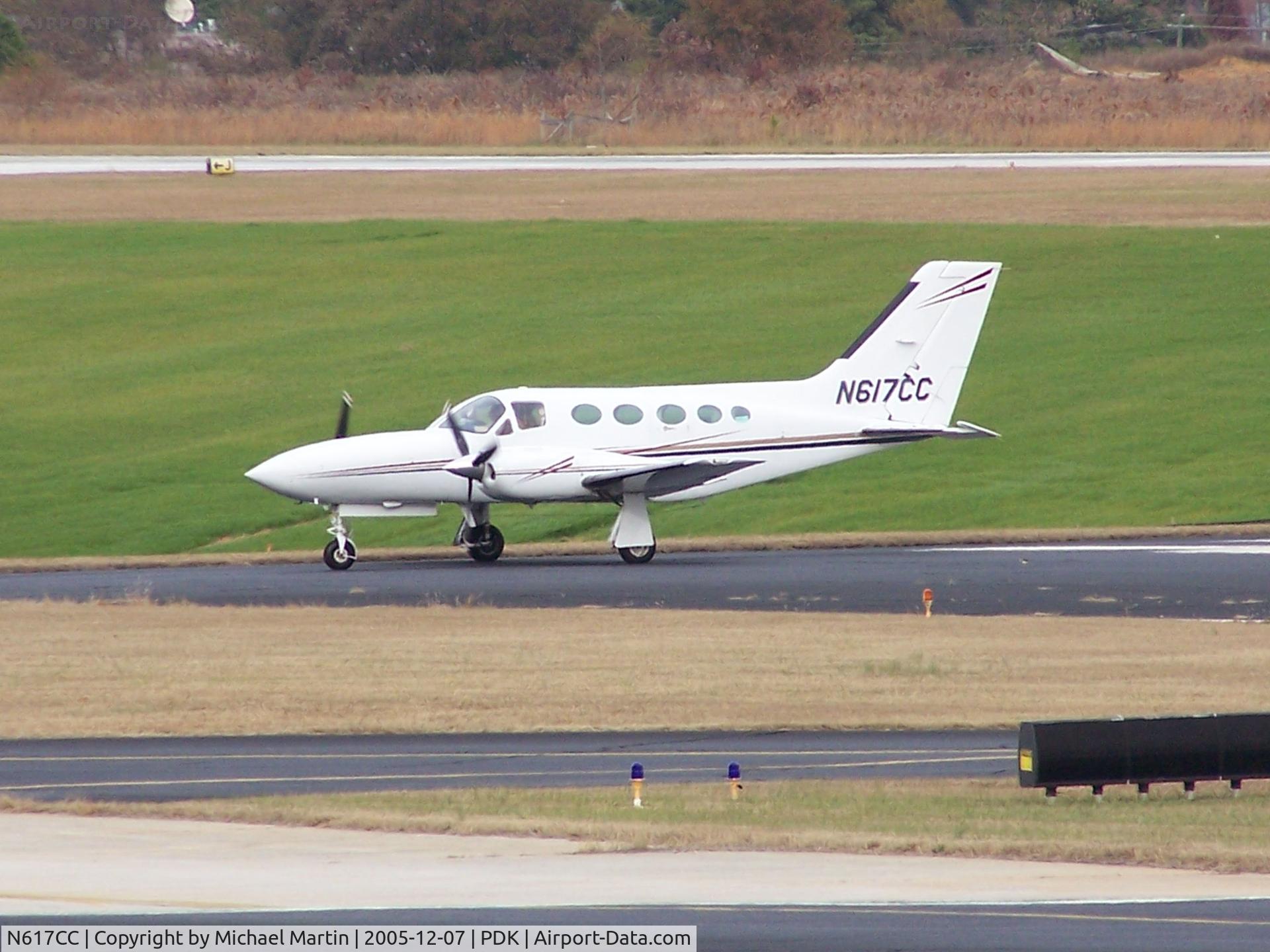 N617CC, Cessna 421C Golden Eagle C/N 421C0897, Taxing to Epps Air Service