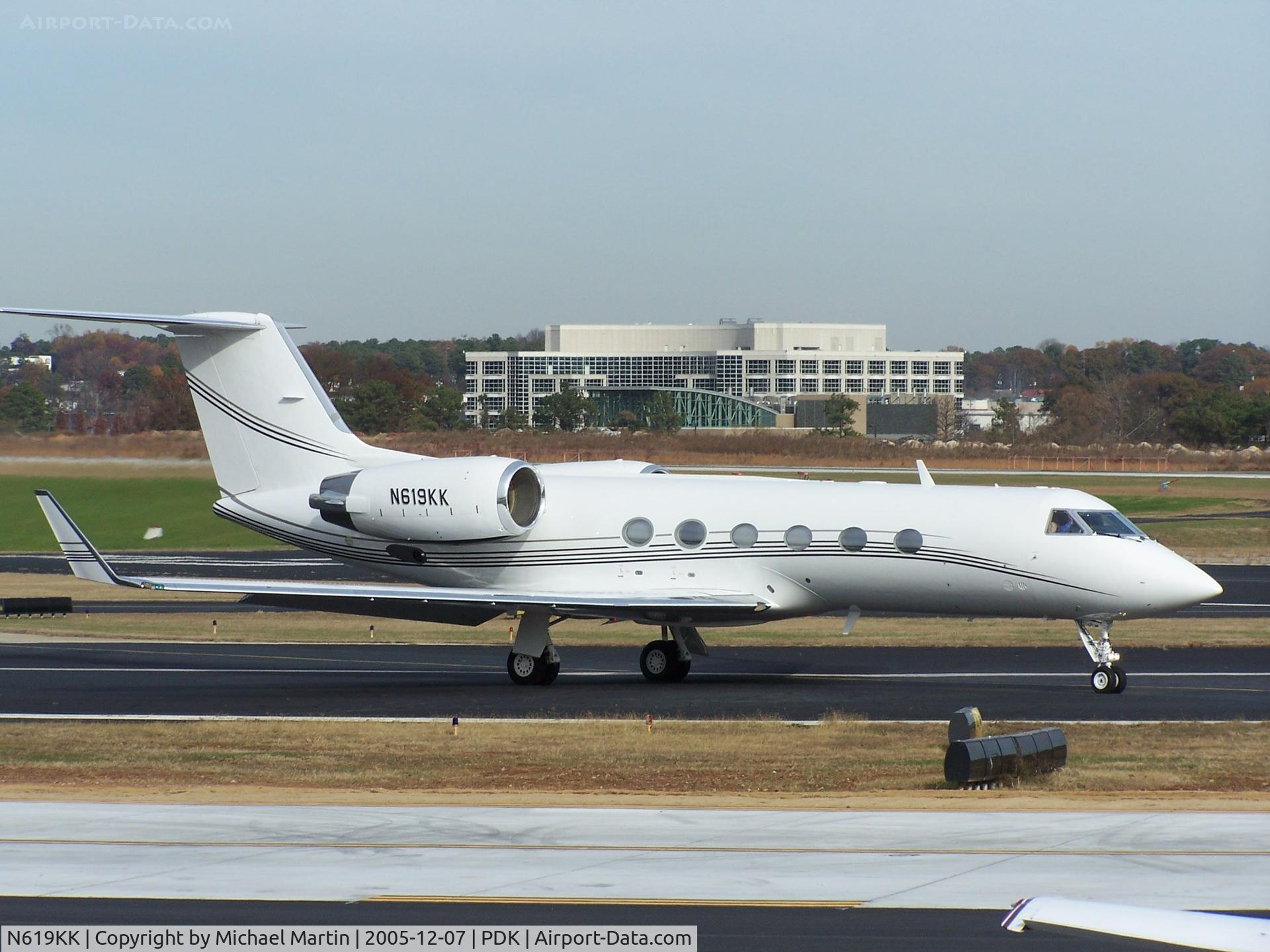 N619KK, 1988 Gulfstream Aerospace G-IV C/N 1062, Taxing to Runway 2R