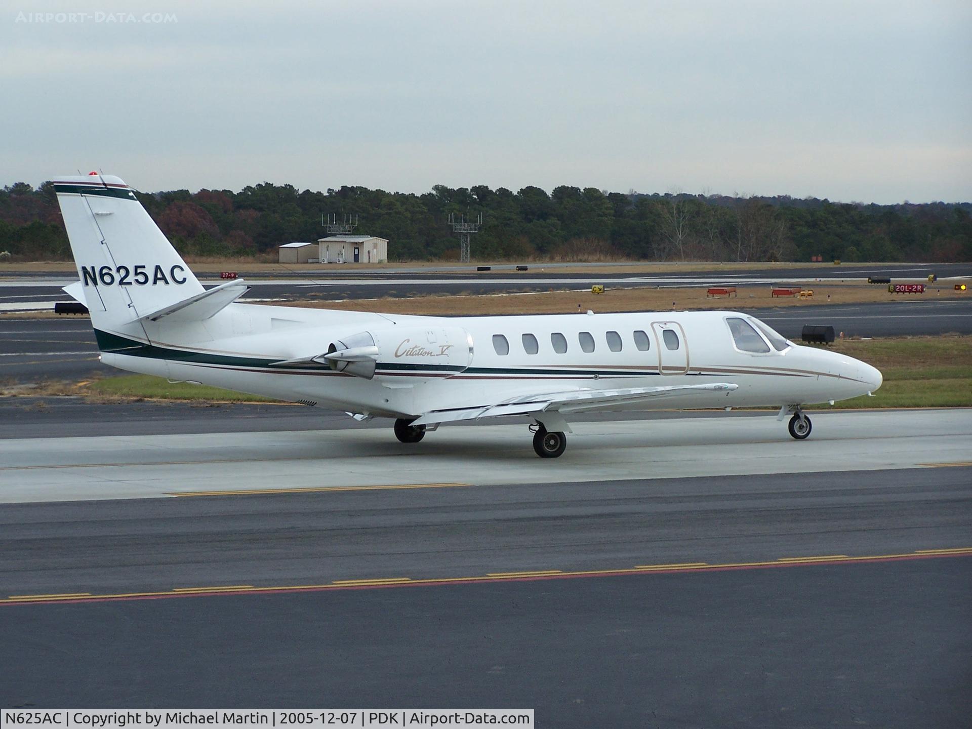 N625AC, 1994 Cessna 560 Citation V C/N 560-0251, Taxing to Runway 2R