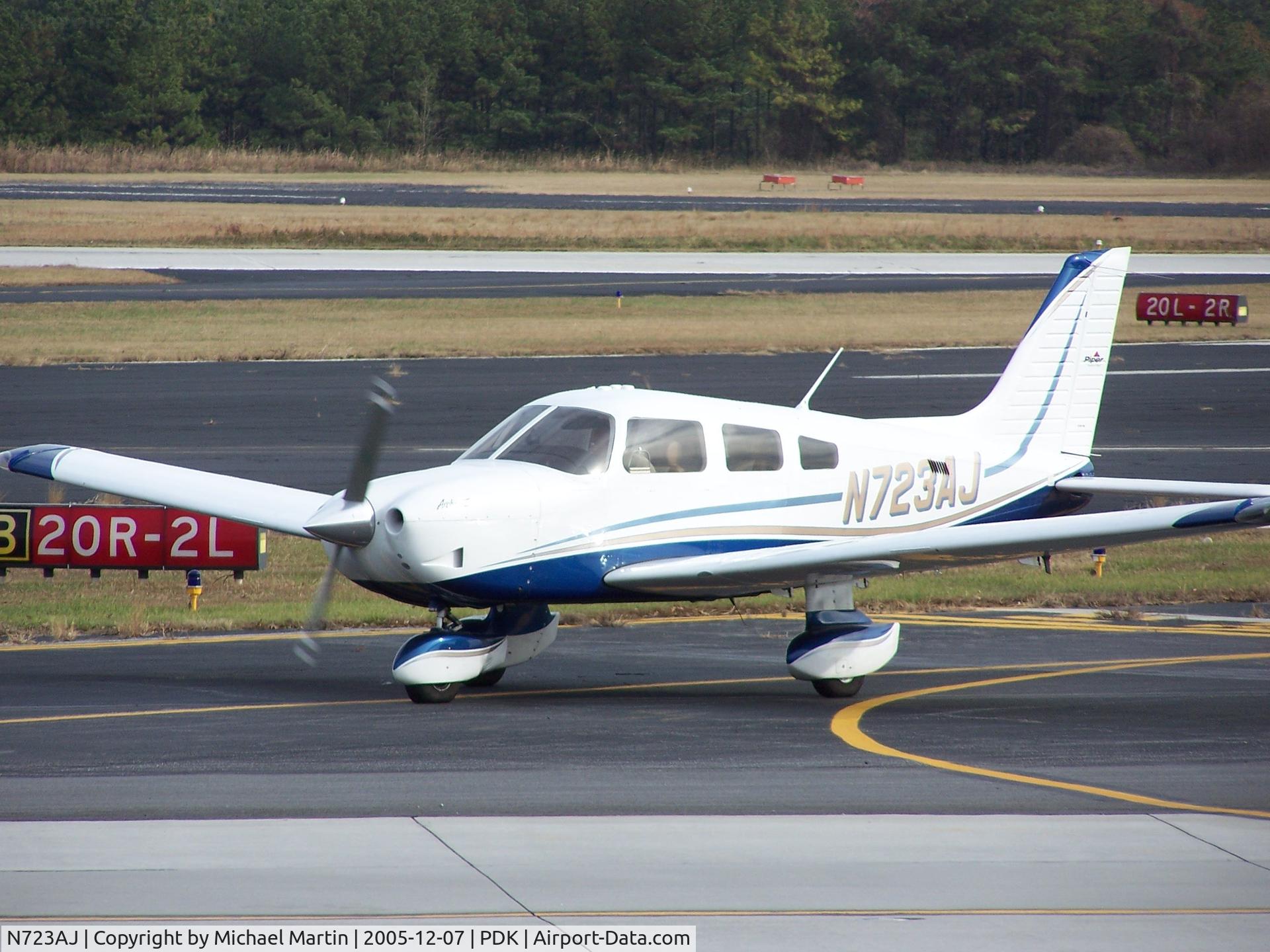 N723AJ, 2005 Piper PA-28-181 Archer III C/N 2843613, Taxing to Epps Air Service