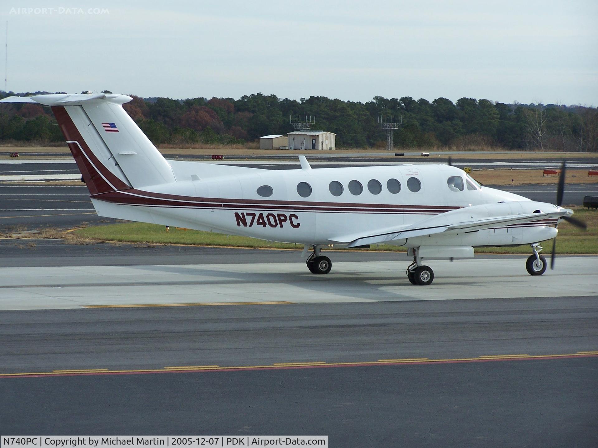 N740PC, 1985 Beech 300 C/N FA-78, Taxing to Runway 2R