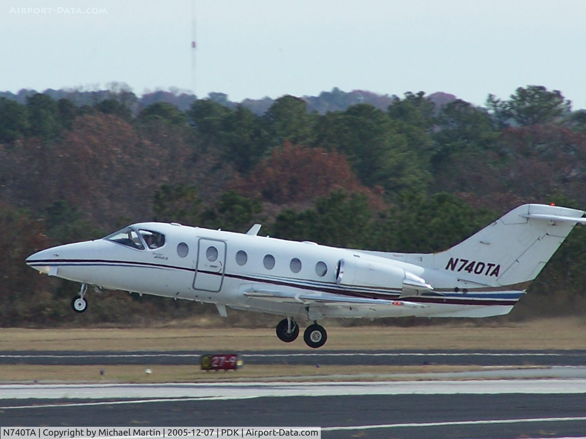 N740TA, 1996 Beechcraft 400A Beechjet C/N RK-123, Departing PDK on 2R