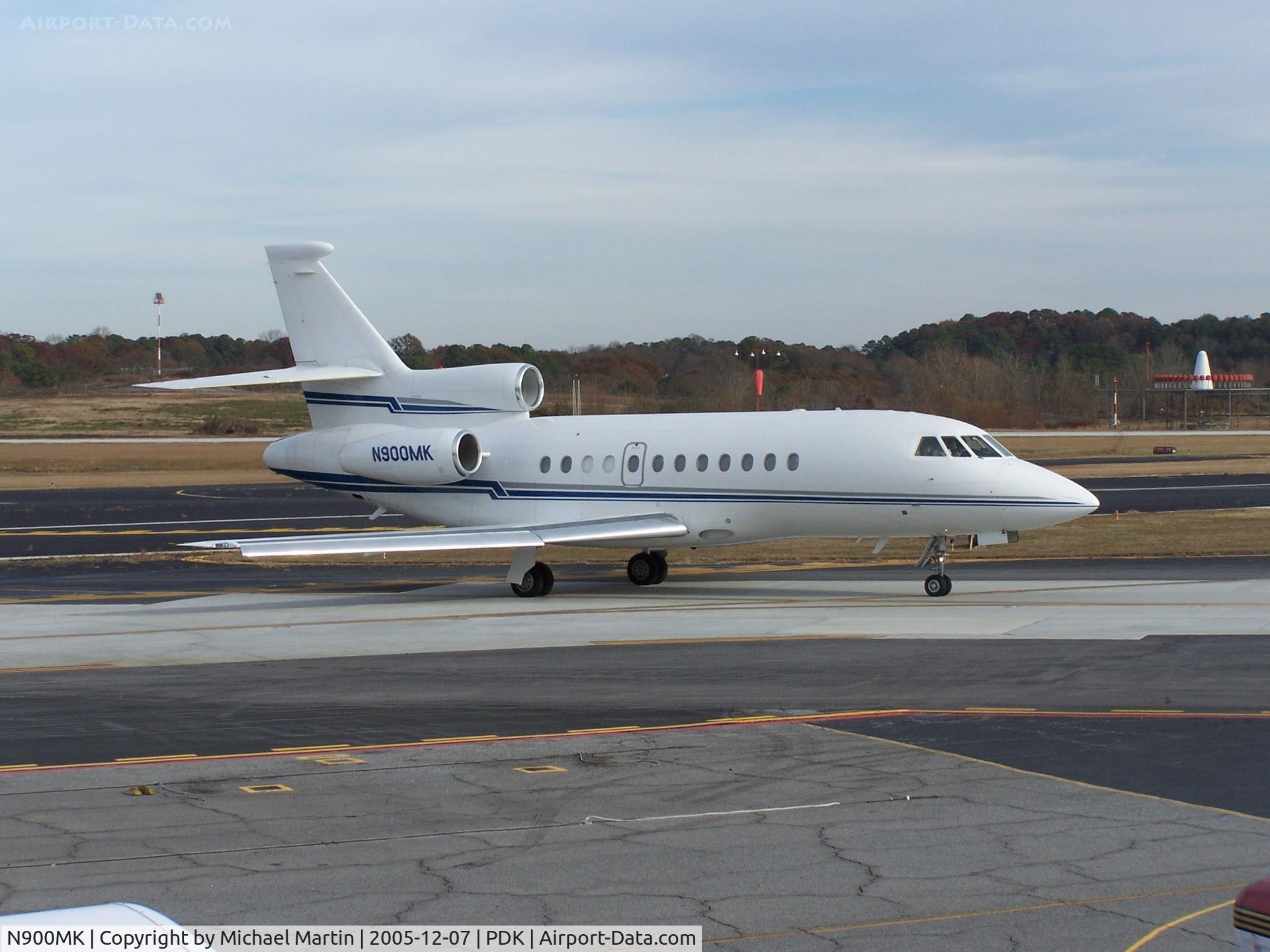 N900MK, 1988 Dassault Falcon 900 C/N 40, Taxing to Runway 2R
