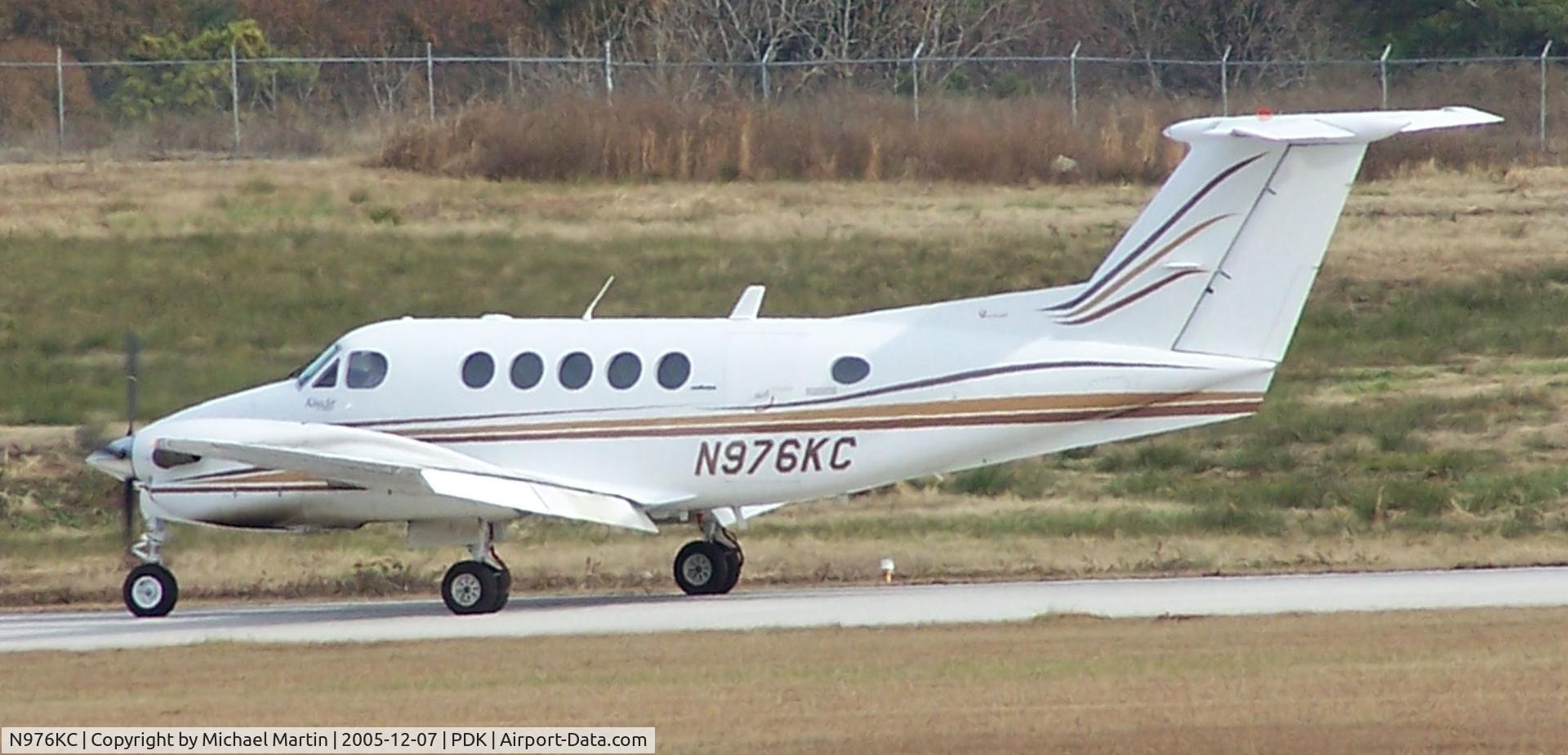 N976KC, 1979 Beech 200 C/N BB-601, Landing PDK on 2R
