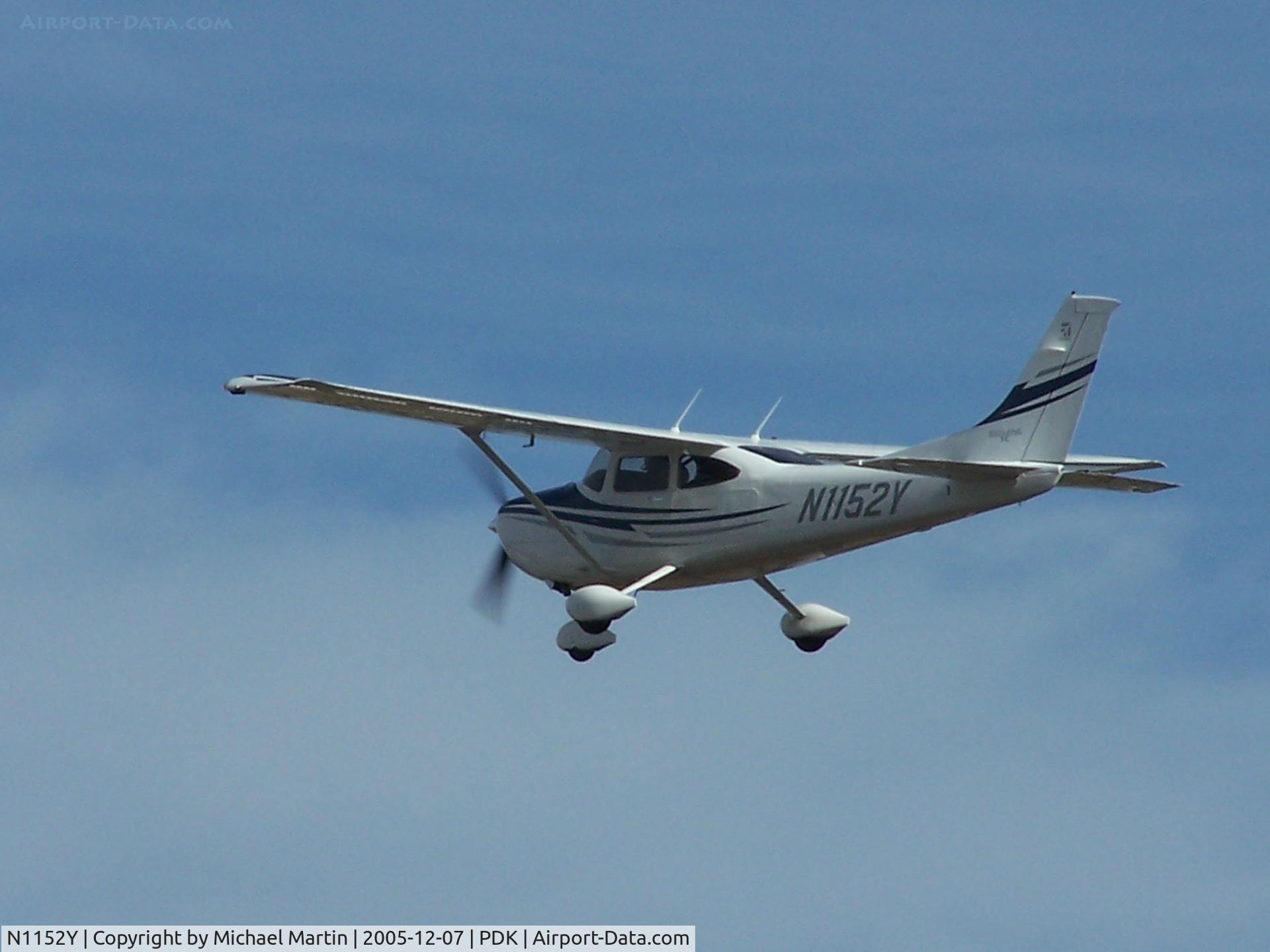 N1152Y, 2005 Cessna T182T Turbo Skylane C/N T18208415, N1152Y in flight from PDK