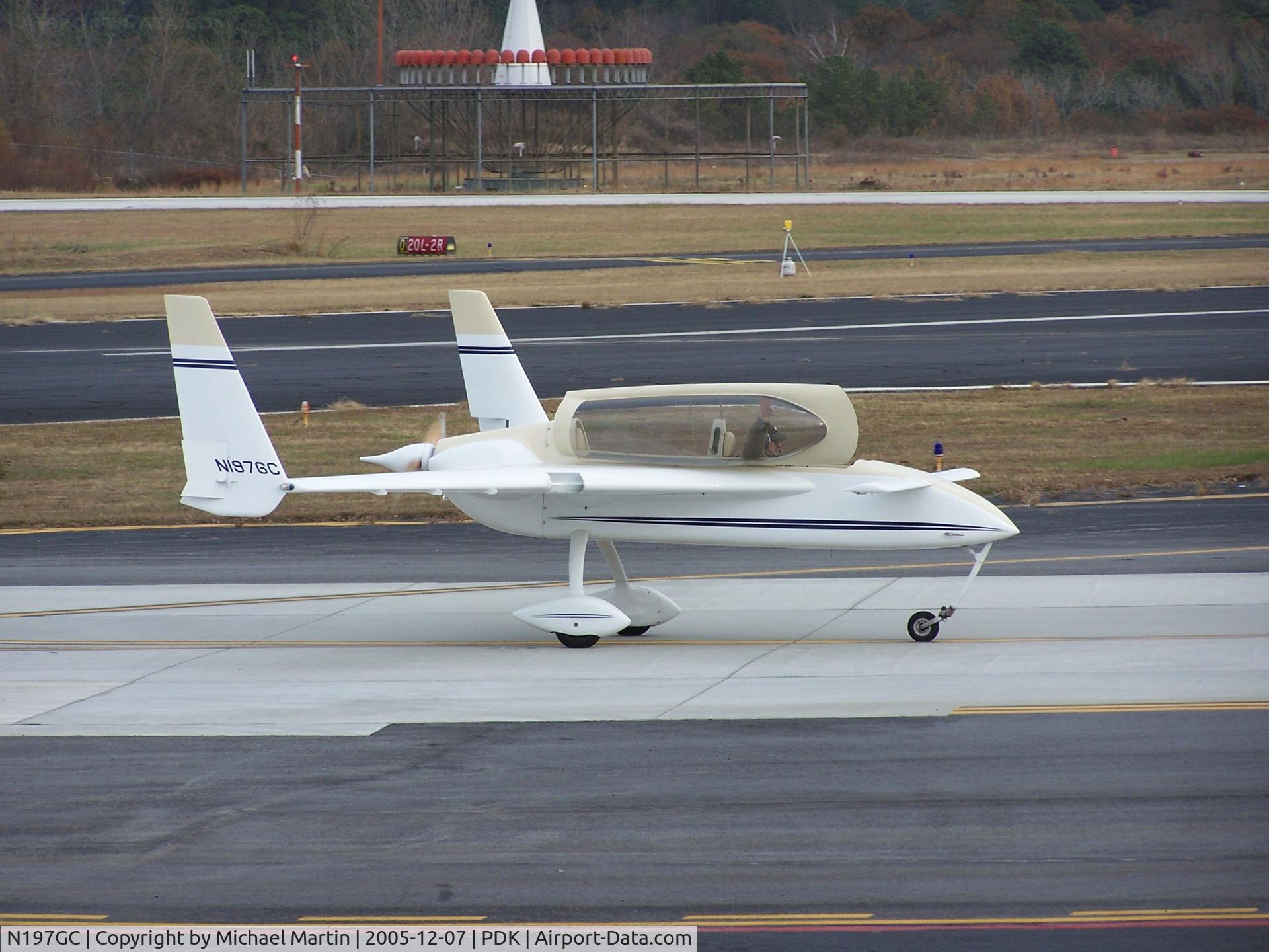 N197GC, 1982 Rutan Long-EZ C/N 197, Taxing to Runway 2R
