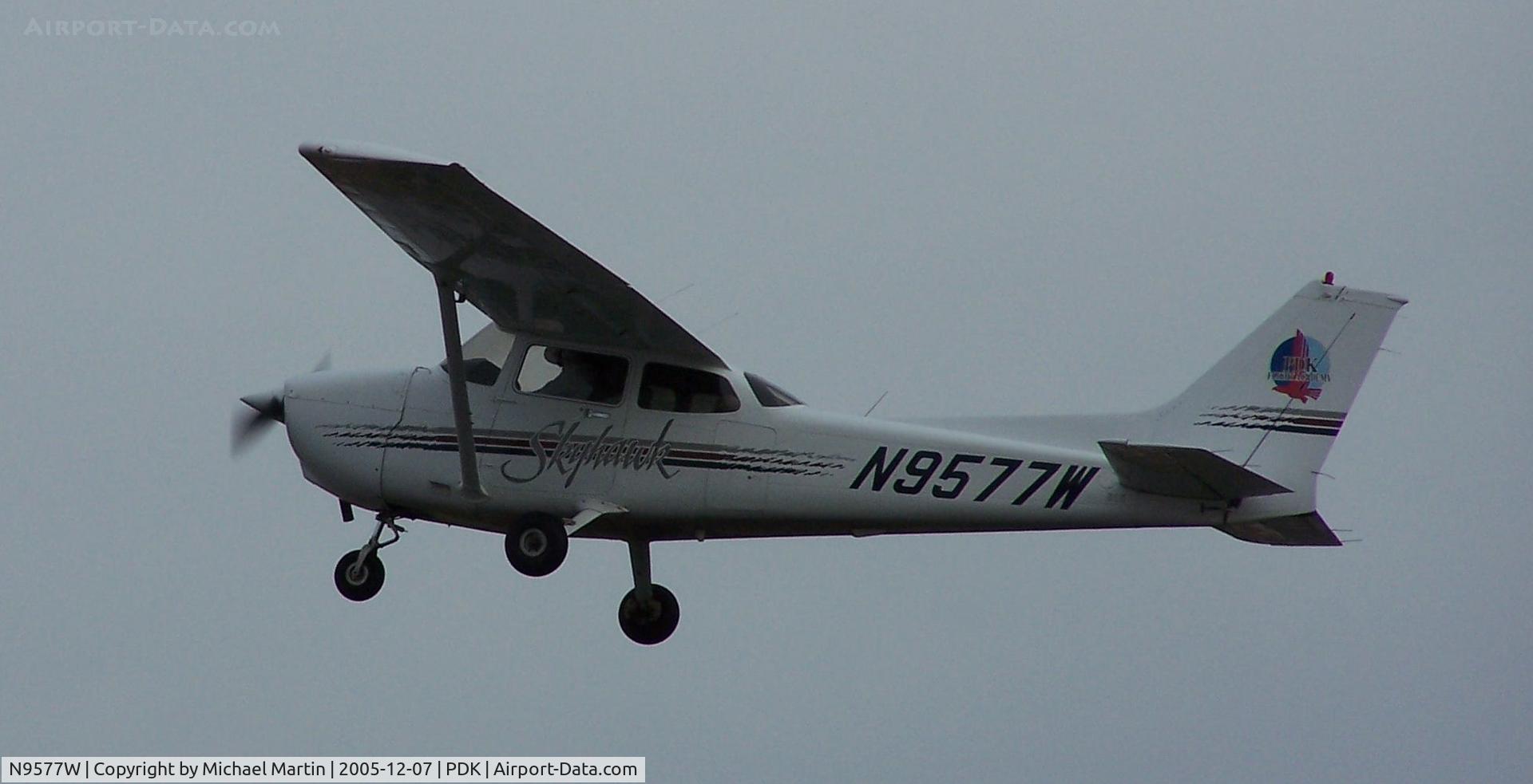 N9577W, 1998 Cessna 172R C/N 17280527, In flight after leaving PDK