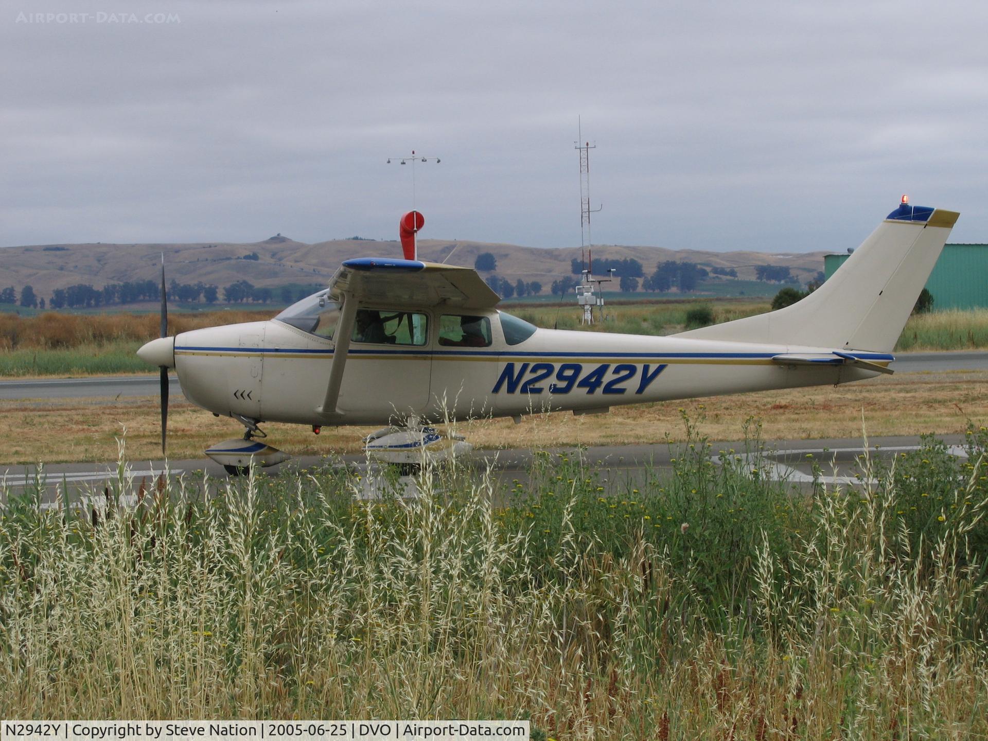 N2942Y, 1962 Cessna 182E Skylane C/N 18253942, Air Ward 1962 Cessna 182E taxying at Gnoss Field, CA