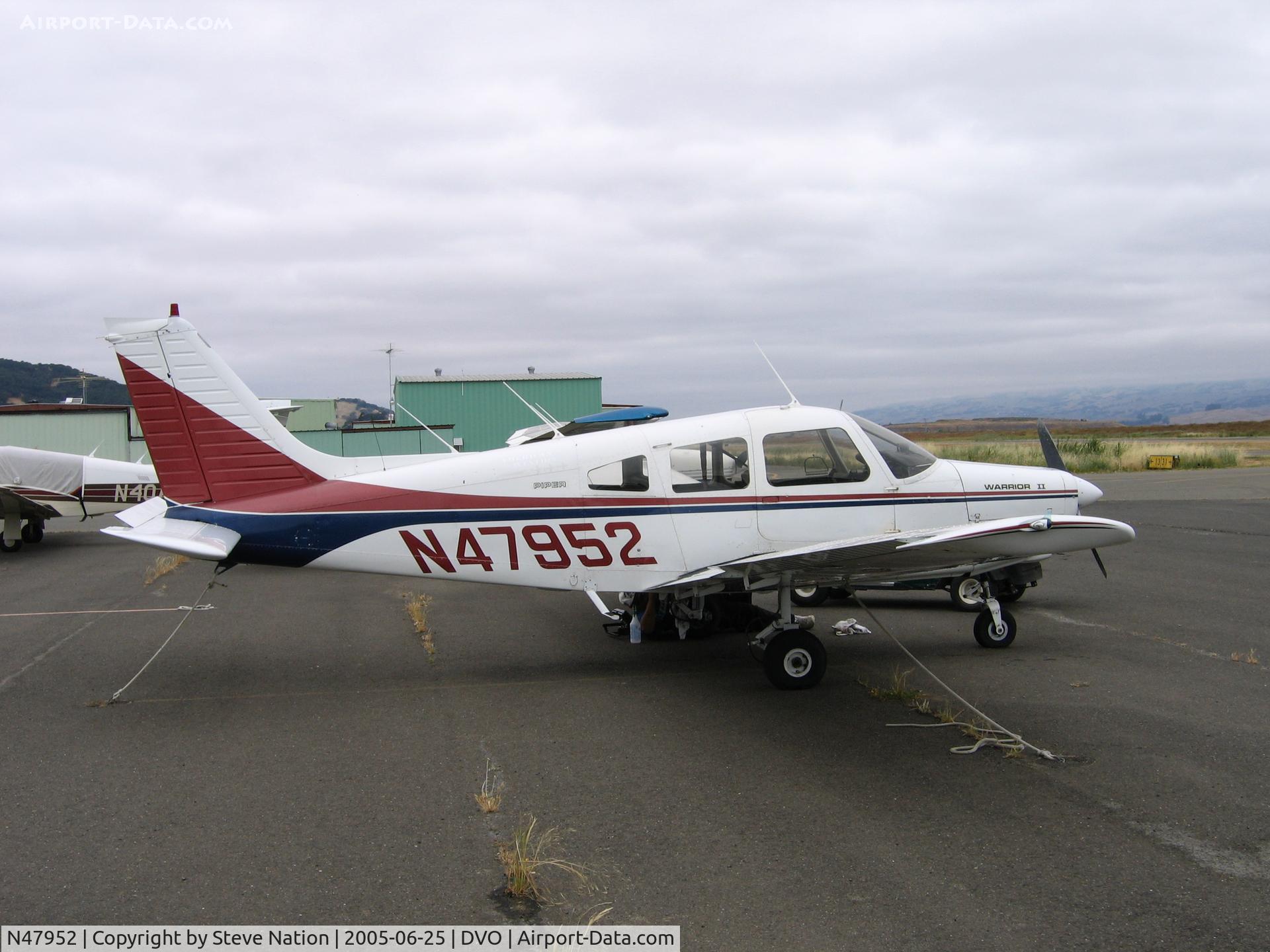 N47952, 1977 Piper PA-28-161 C/N 28-7816168, Jennstar Aviation 1977 Piper PA-28-161 at Gnoss Field, CA