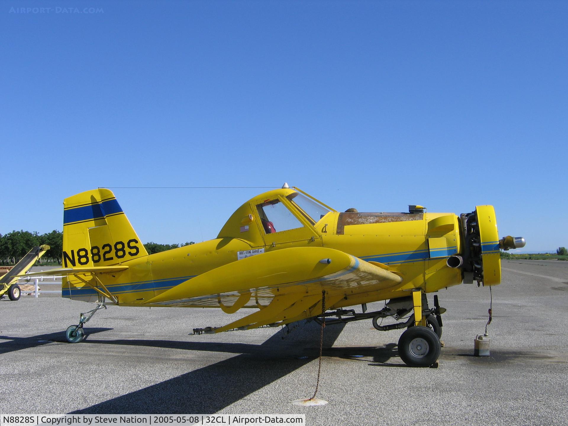 N8828S, 1979 Air Tractor Inc AT-301 C/N 301-0204, Bob's Flying Service 1979 Air Tractor AT-301 near Knight's Landing, CA rigged for spraying