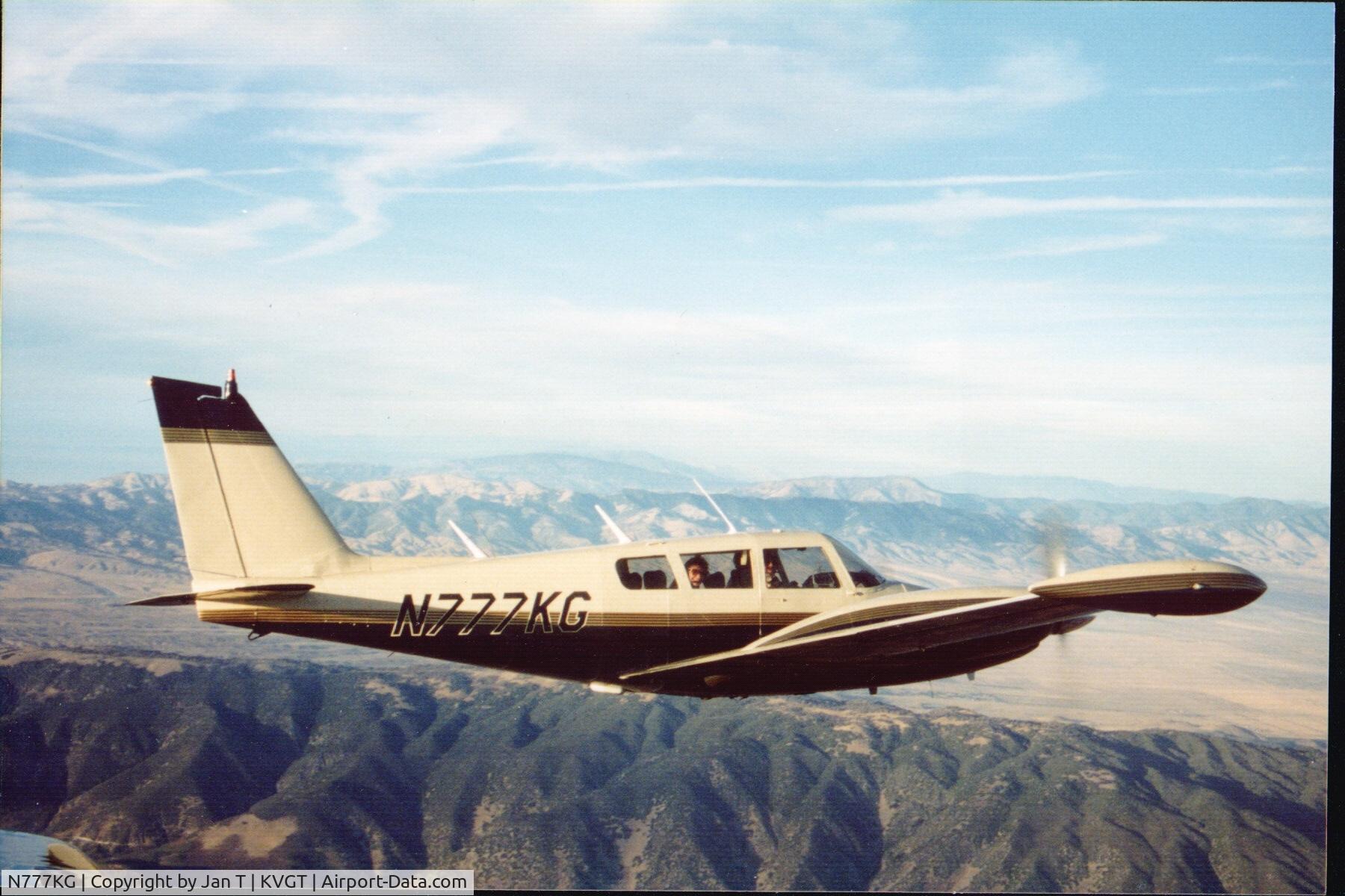 N777KG, 1966 Piper PA-30 Twin Comanche C/N 30-1159, Twin Comanche 1966 in air near Santa Barbara Ca
